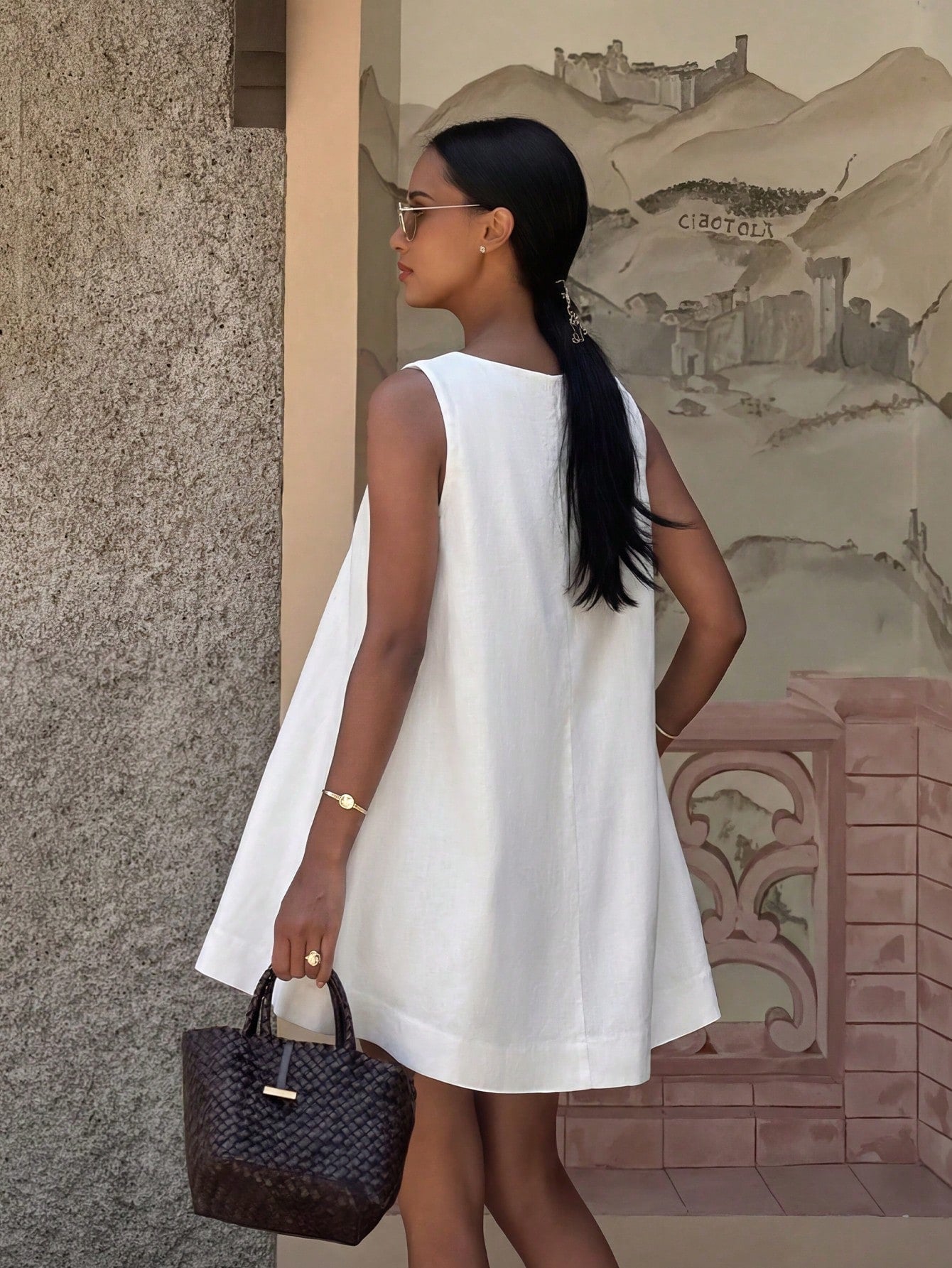 2026 Spring/Summer Women's New Round Neck Casual Elegant Daily Holiday Outing Date Outfit Round Neck Sleeveless Loose A-Line Mini White Dress, Street Style, Party Dress, Women's Vacation Outfit, Women