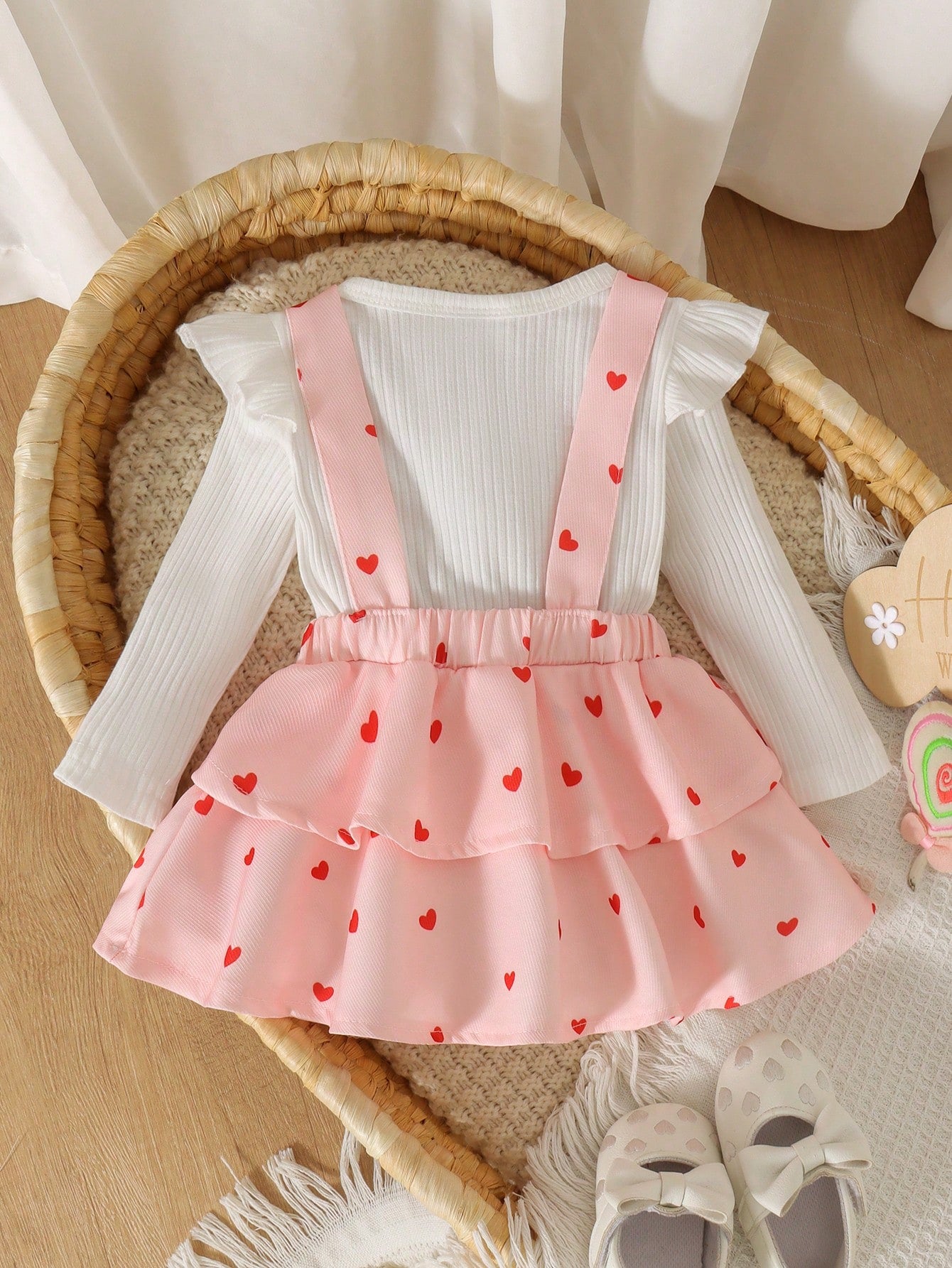 2pcs Baby Girl Cute White Long Sleeve Ribbed Bodysuit And Heart Print Overall Dress Set, Thin Spring/Autumn Outdoor
