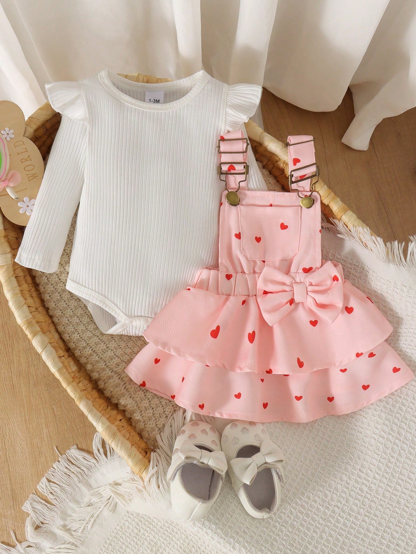 2pcs Baby Girl Cute White Long Sleeve Ribbed Bodysuit And Heart Print Overall Dress Set, Thin Spring/Autumn Outdoor