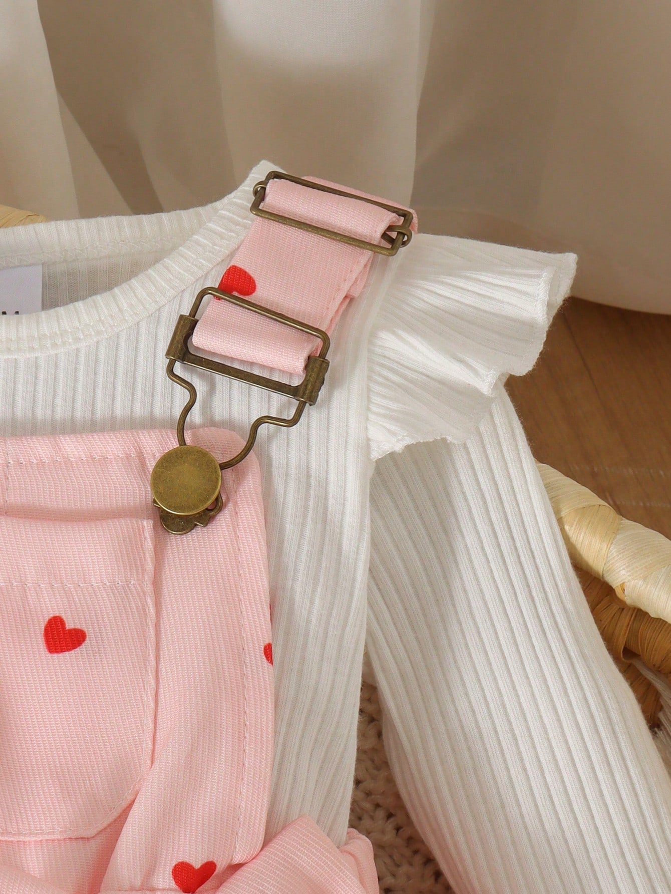 2pcs Baby Girl Cute White Long Sleeve Ribbed Bodysuit And Heart Print Overall Dress Set, Thin Spring/Autumn Outdoor