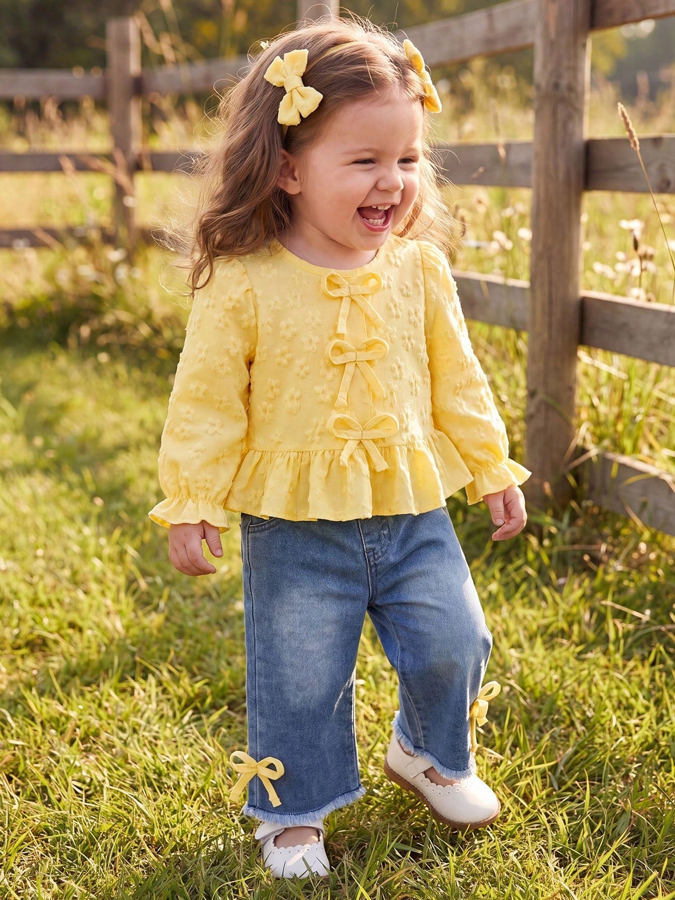 2pcs Baby Girl Sweet Floral Embroidered Blouse With Ruffle Hem & Lantern Sleeve, And Bow Decor Frayed Hem Denim Pants Set