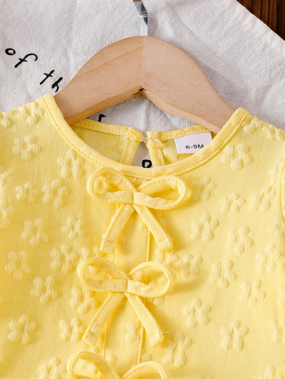 2pcs Baby Girl Sweet Floral Embroidered Blouse With Ruffle Hem & Lantern Sleeve, And Bow Decor Frayed Hem Denim Pants Set