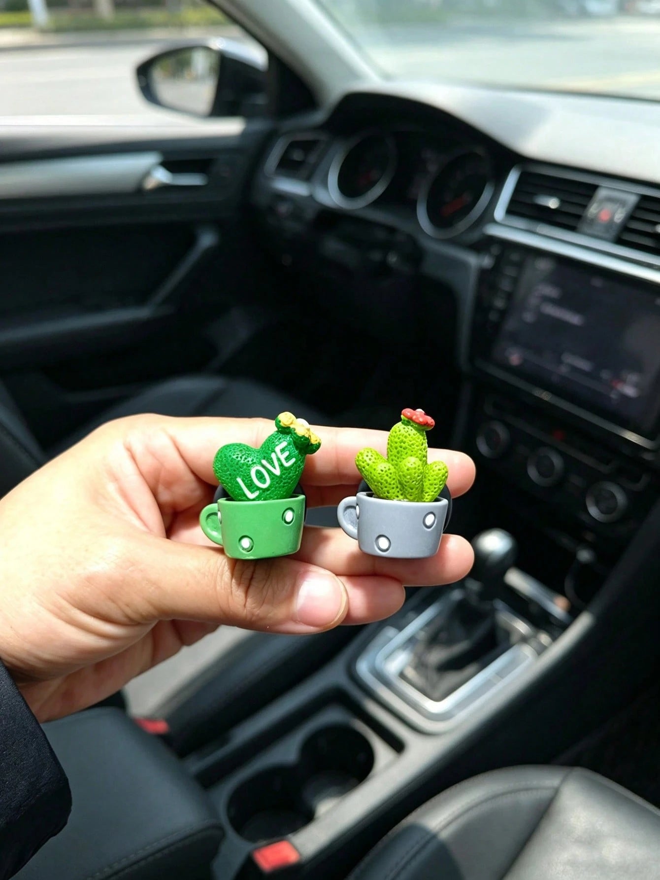 2pcs Cute Mini Cactus Car Air Vent Fragrance Clip Mini Potted Plant Car Interior Decor Air Conditioner Greenery Ornament (Includes Fragrance Pad)
