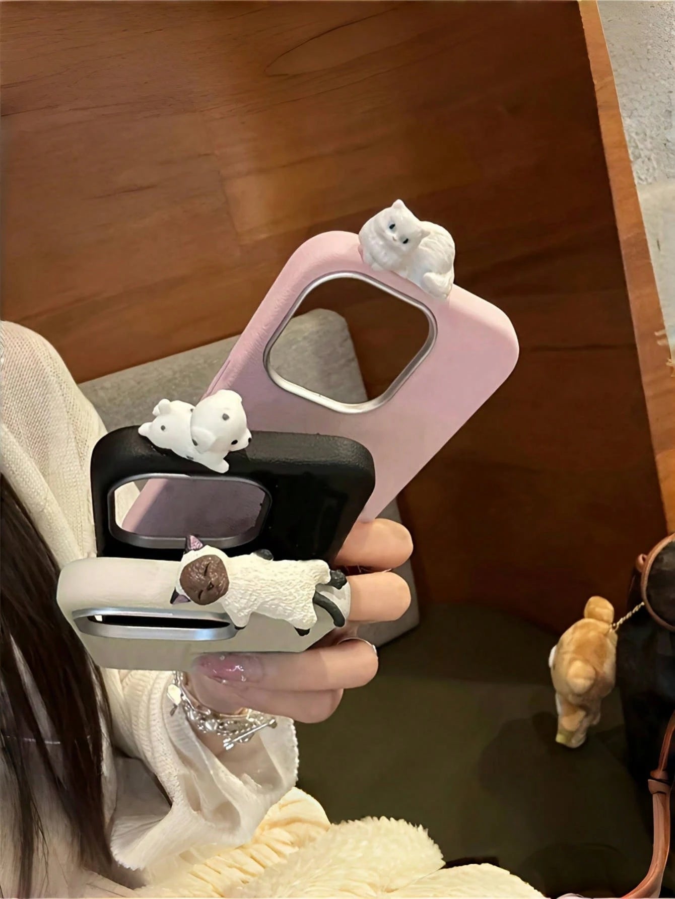 3D Lying Siamese Cat DIY Faux Leather Phone Case, Compatible With IPhone 16/15/14/13 Pro Max, Detachable Camera Frame, Shockproof And Anti-Drop Protective Cover, Luxurious And Beautiful Soft Phone Cas