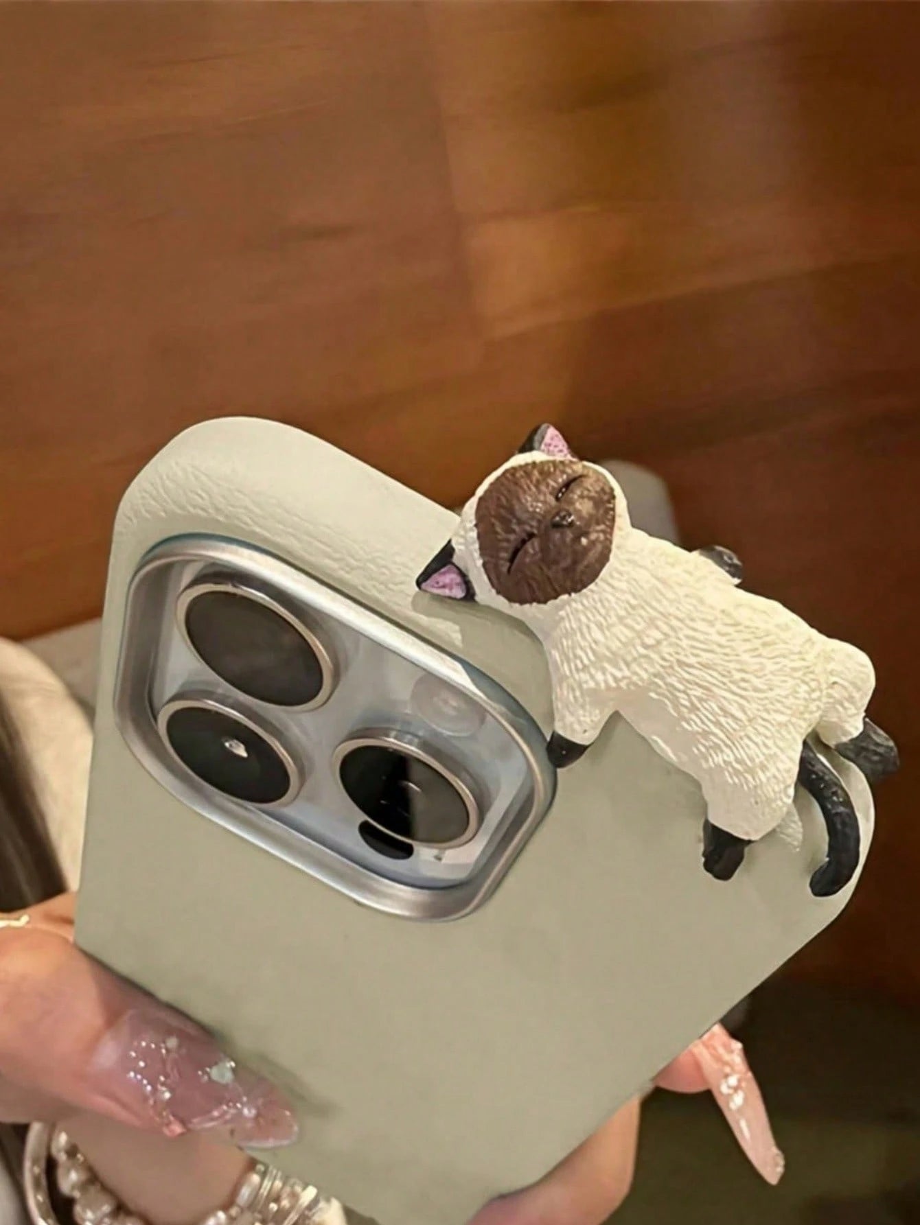 3D Lying Siamese Cat DIY Faux Leather Phone Case, Compatible With IPhone 16/15/14/13 Pro Max, Detachable Camera Frame, Shockproof And Anti-Drop Protective Cover, Luxurious And Beautiful Soft Phone Cas