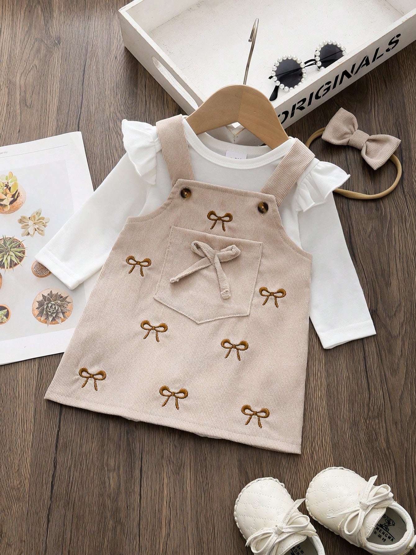 3Pcs/Set Baby Girl Cute Knit Scoop Neck Drop Shoulder Long Sleeve Bodysuit, Pinafore Dress, And Bow Embroidered Vest With Headband