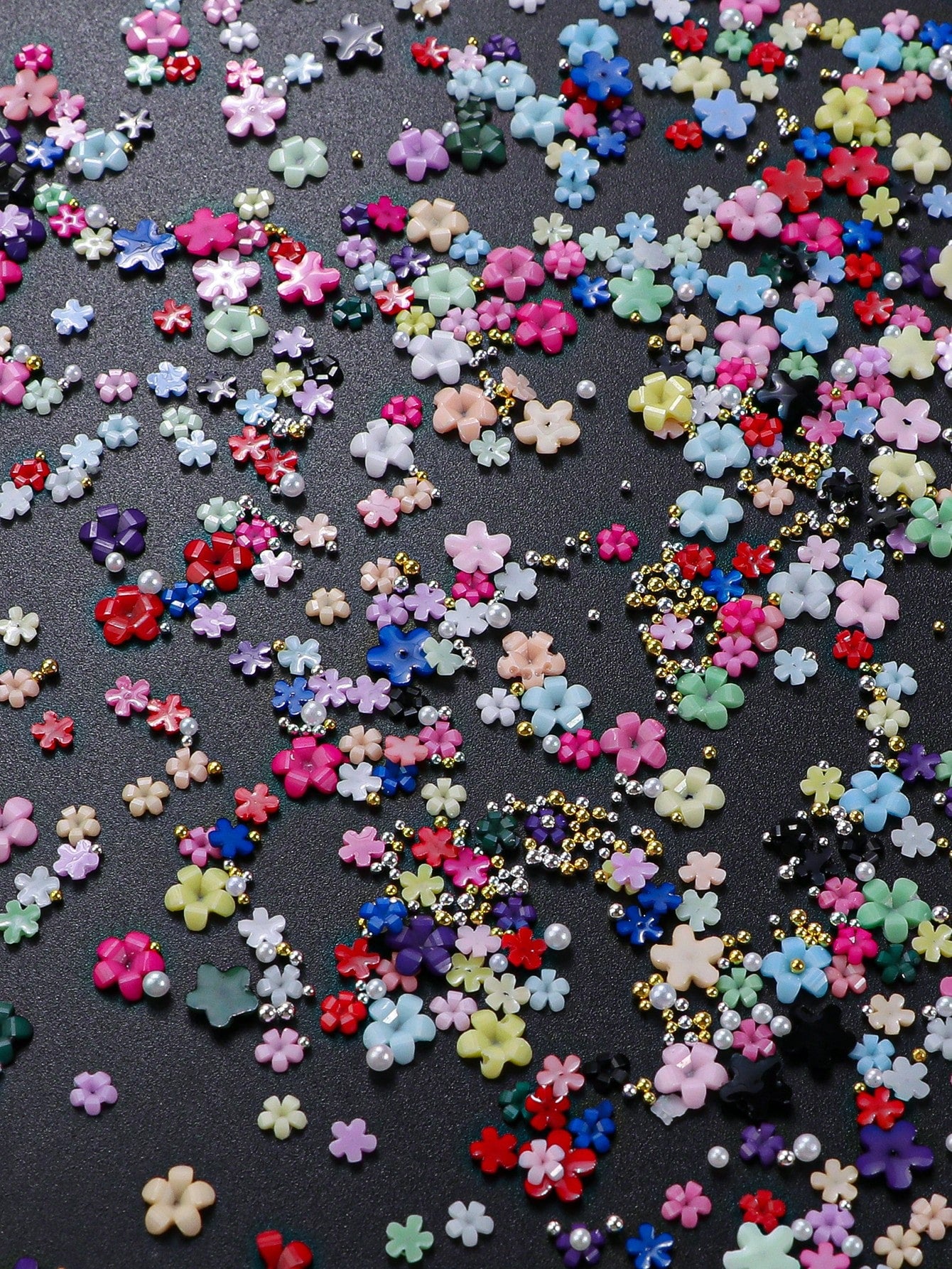 4000pcs Y2K Style Nail Art Decoration Set, 28 Slots 3D Resin Flowers, Gold & Silver Fish Scale Beads, Hypoallergenic, Fragrance-Free, DIY Nail Trimming & Manicure Design Decor Nails Nail Charms