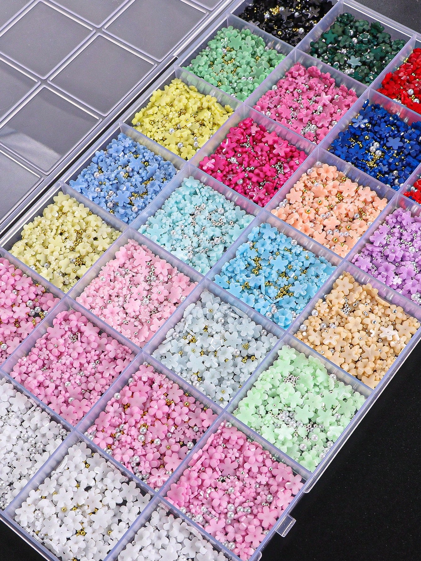 4000pcs Y2K Style Nail Art Decoration Set, 28 Slots 3D Resin Flowers, Gold & Silver Fish Scale Beads, Hypoallergenic, Fragrance-Free, DIY Nail Trimming & Manicure Design Decor Nails Nail Charms