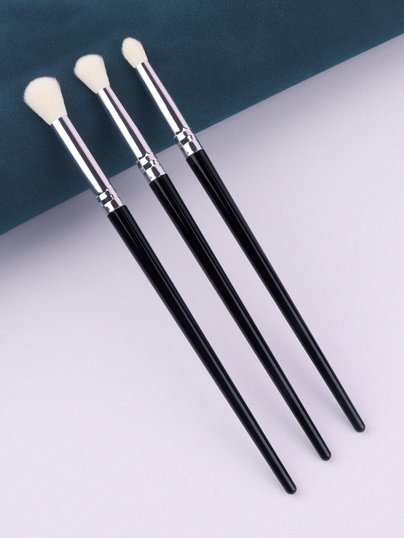 4pcs Makeup Brush Set, Including Eyeshadow, Highlighter, Nose Contour, Eyebrow- Soft & Skin-Friendly Makeup Tools, Portable Travel Cosmetic Kit,Eyebrow Brush,Eyeshadow Brush,Spoolie,Spoolie Brush,Giv
