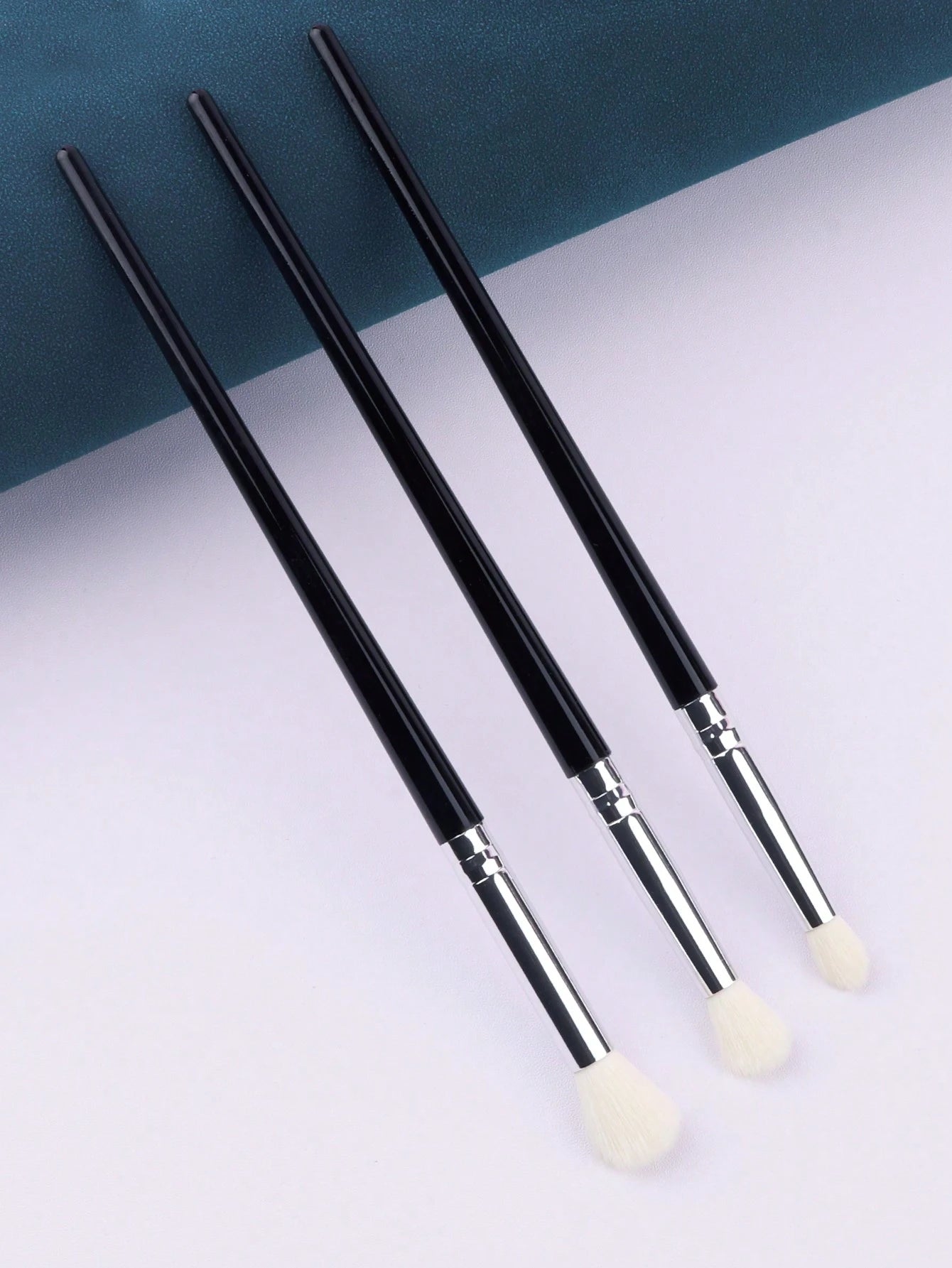 4pcs Makeup Brush Set, Including Eyeshadow, Highlighter, Nose Contour, Eyebrow- Soft & Skin-Friendly Makeup Tools, Portable Travel Cosmetic Kit,Eyebrow Brush,Eyeshadow Brush,Spoolie,Spoolie Brush,Giv
