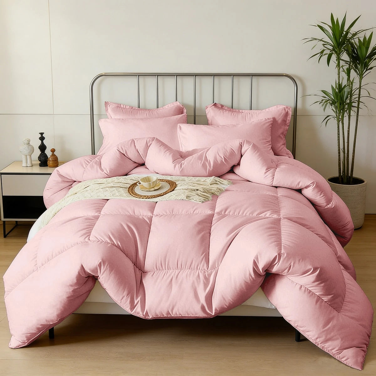 7pcs Or 5pcs Luxurious Checkered Comforter Sets For King Size, Featuring A Soft, Lightweight, And Breathable Design That Is Easy To Maintain. Includes A Comforter, Flat Sheet, Fitted Sheet, And Pillow