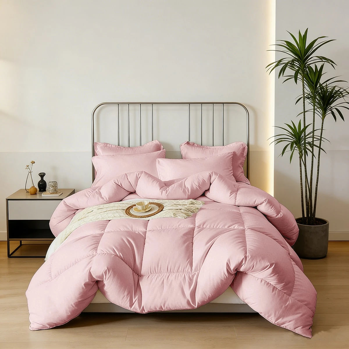 7pcs Or 5pcs Luxurious Checkered Comforter Sets For King Size, Featuring A Soft, Lightweight, And Breathable Design That Is Easy To Maintain. Includes A Comforter, Flat Sheet, Fitted Sheet, And Pillow