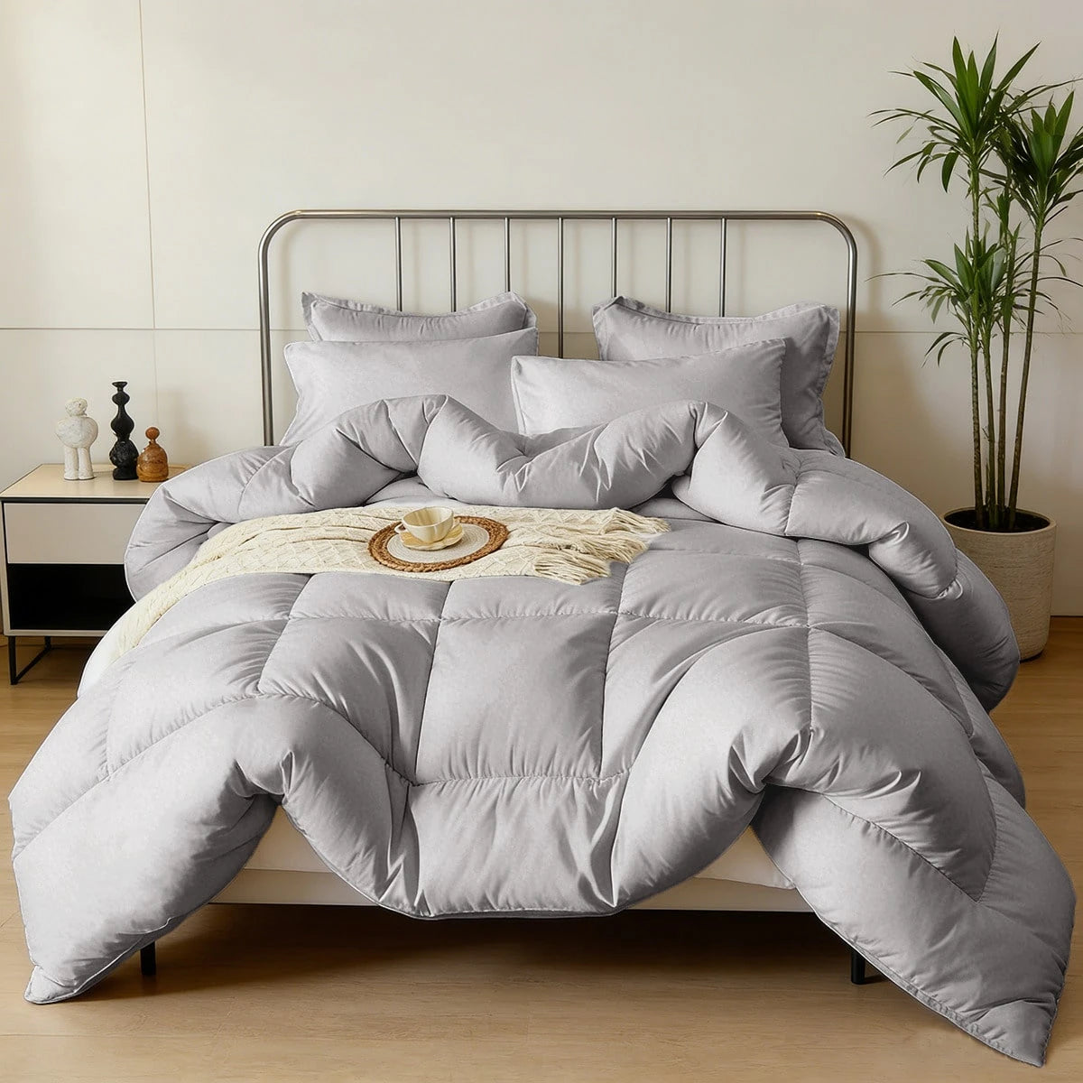7pcs Or 5pcs Luxurious Checkered Comforter Sets For King Size, Featuring A Soft, Lightweight, And Breathable Design That Is Easy To Maintain. Includes A Comforter, Flat Sheet, Fitted Sheet, And Pillow