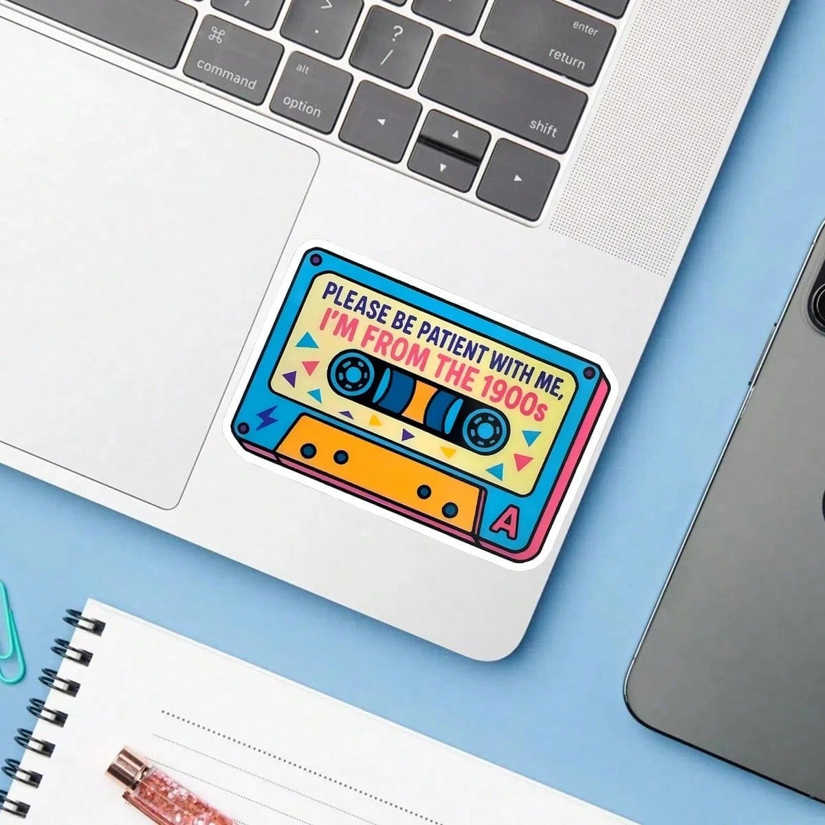90s Retro Cassette Tape Sticker, "Please Be Patient With Me, I'm From The 1900s" Vintage Nostalgic Quote Sticker, Suitable For Water Bottles, Laptops, Notebooks, Waterproof Vinyl Nostalgic Decorative