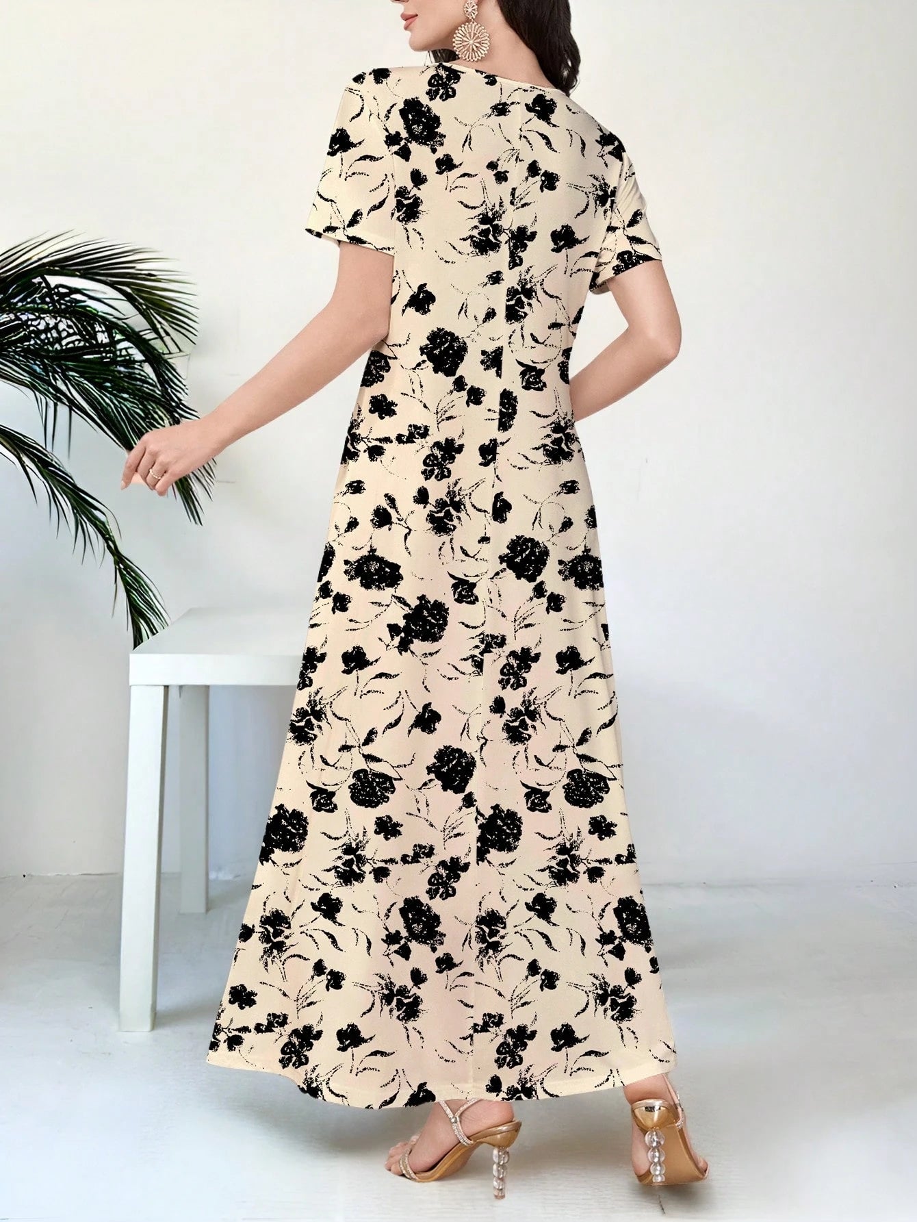 Al Najma Women's V-Neck Short Sleeve Floral Print Knit Dress,Beige,Summer,Tropical,Brunch,Vacation,Holiday Casual Work Wear,Black Flower Pattern Daily Party