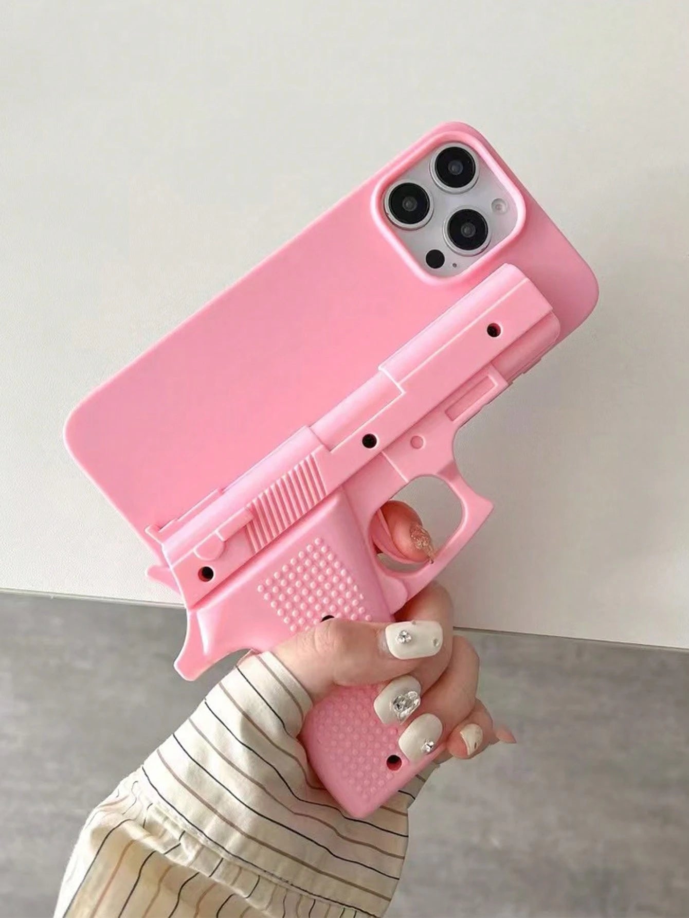 Asymmetrical Shaped Cute Pink Novelty Cases Unique Shaped Pink Ugly Cute Funny Toy Gun Protective Case Compatible With Apple 16, 17/17 Pro/17 Pro Max, 15, 14, 13, 12, 11 Pro Max Creative Niche Design