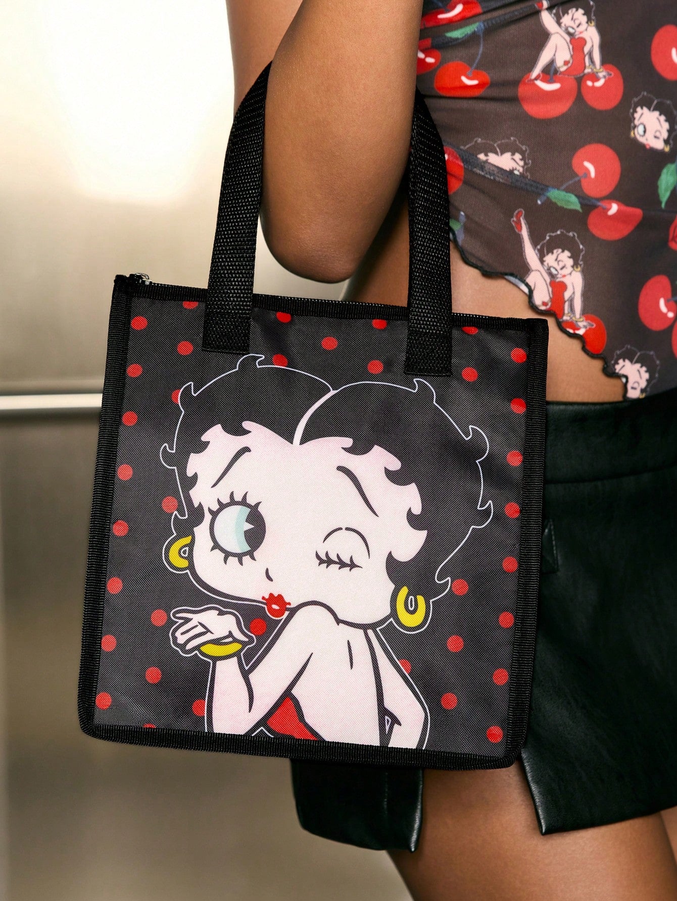 Betty Boop x 1 Patterned Printed Thermal Lunch Bag To Keep Food Warm Or Cold, Picnic Bag, Large Capacity, Can Hold Lunch Boxes And Drinks, Suitable For Picnics, Camping, Travel, Family Use, Suit