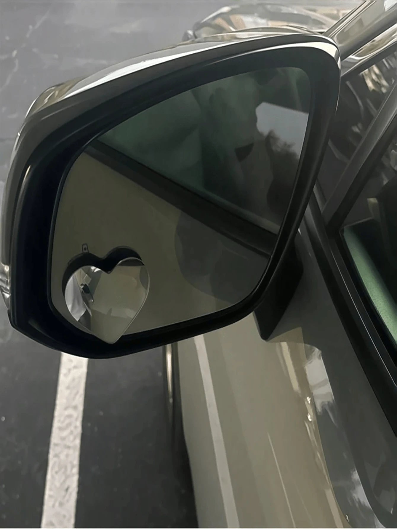 Car Rearview Mirror, Heart-Shaped Frameless Mirror, High-Definition 360° Wide View Blind Spot Auxiliary Mirror, Car Heart-Shaped Blind Spot Mirror, Car Frameless Blind Spot Mirror, 360° Wide Angle Con