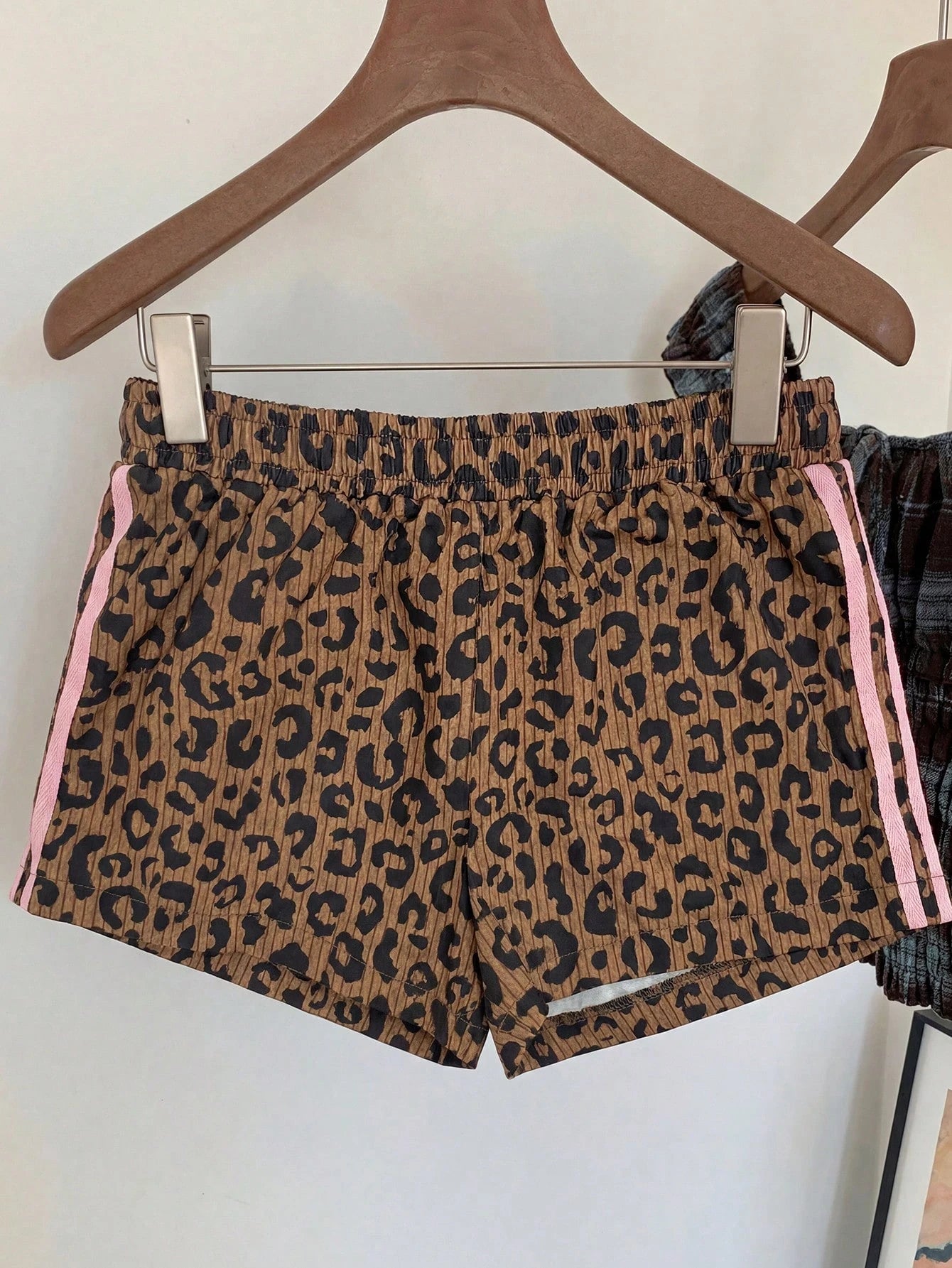 Comfortcana Women's Summer Casual Leopard Print Striped Elastic Waist Shorts Vacation Work Dark Brown