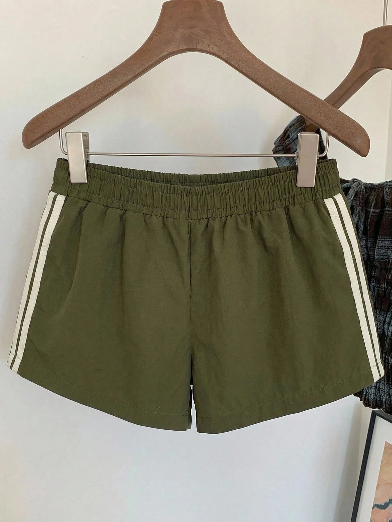 Comfortcana Women's Summer Casual Leopard Print Striped Elastic Waist Shorts Vacation Work Dark Brown