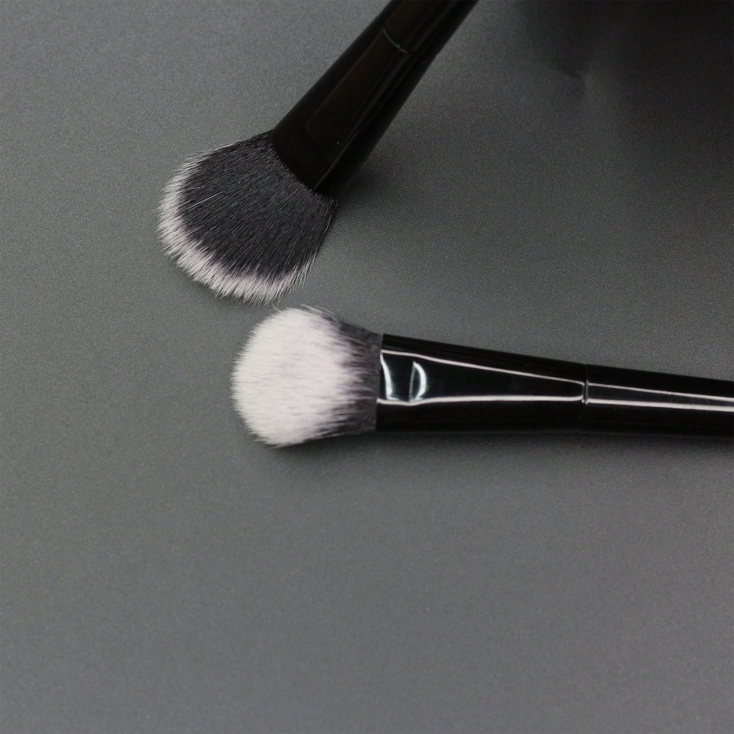 Contour Concealer Brush With Slanted Angled Ferrule And Large Curved Bristles, Available In 3 Colors. The Angled And Curved Design Effectively Fits The Contours Of The Face For Efficient Concealing.,F