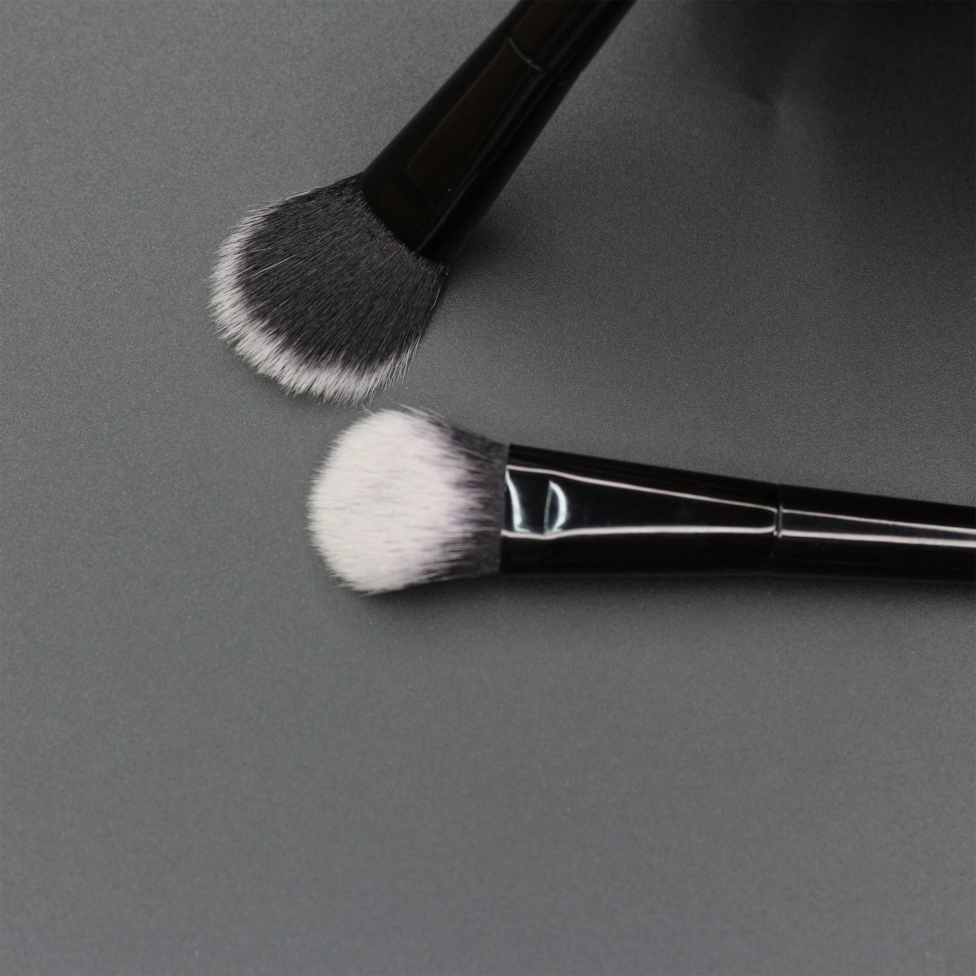 Contour Concealer Brush With Slanted Angled Ferrule And Large Curved Bristles, Available In 3 Colors. The Angled And Curved Design Effectively Fits The Contours Of The Face For Efficient Concealing.,F