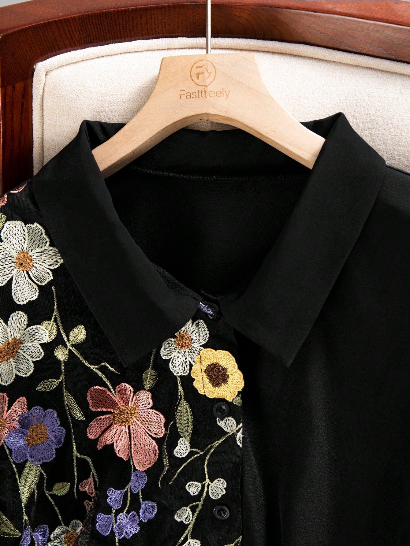CURVE+ Plus Size Women's Floral Embroidery Pattern Casual Versatile Daily Outing Shirt Fall