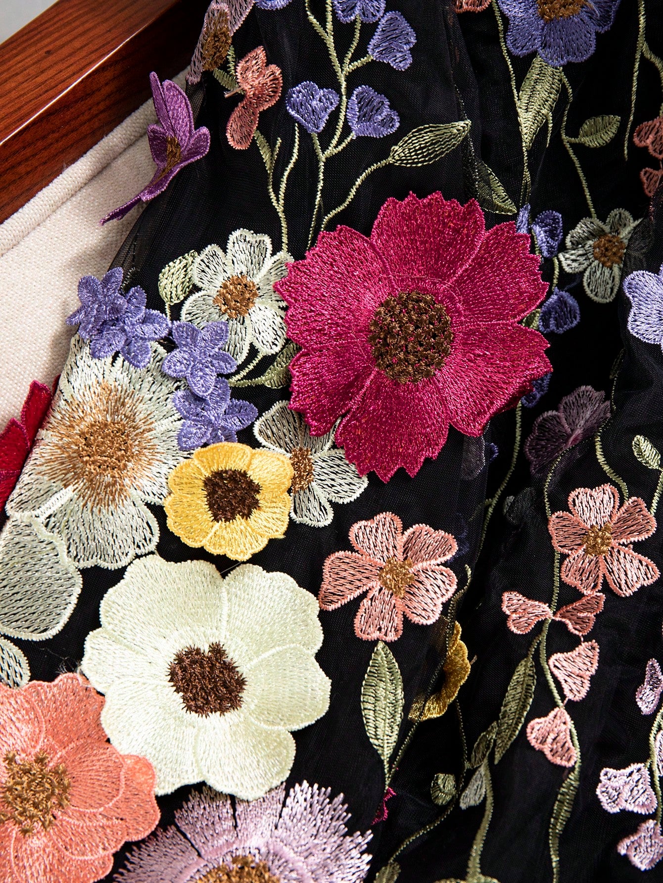 CURVE+ Plus Size Women's Floral Embroidery Pattern Casual Versatile Daily Outing Shirt Fall