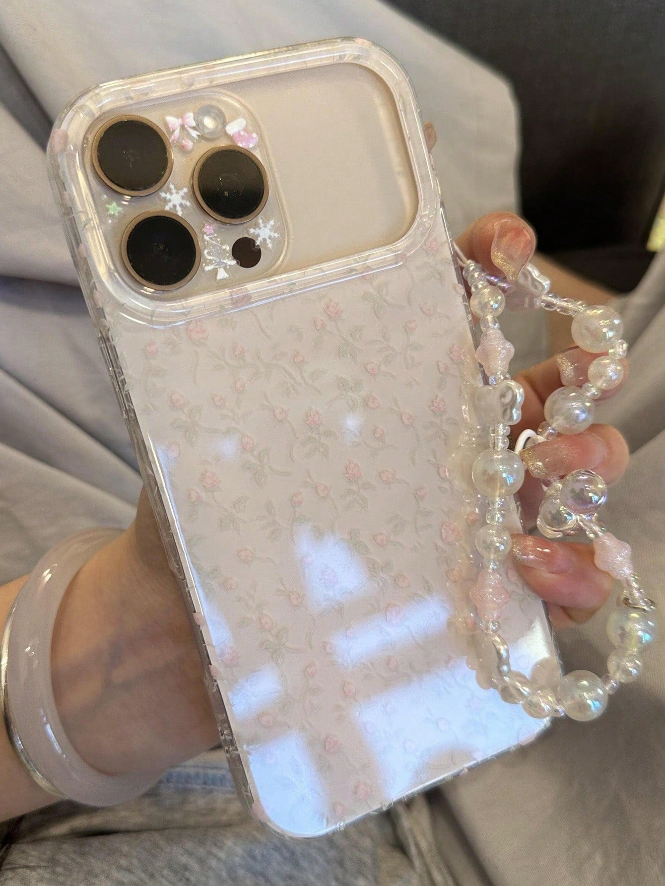 Cute Pink Wristlet Style Faux Pearl Element Fashion Phone Case Shockproof Case Wavy Pointed Bow Pendant Phone Case Compatible With 17 Pro Max 17 Pro 17 Air 17 16 15 14 13 12 11 Pro Max Jelly Texture C