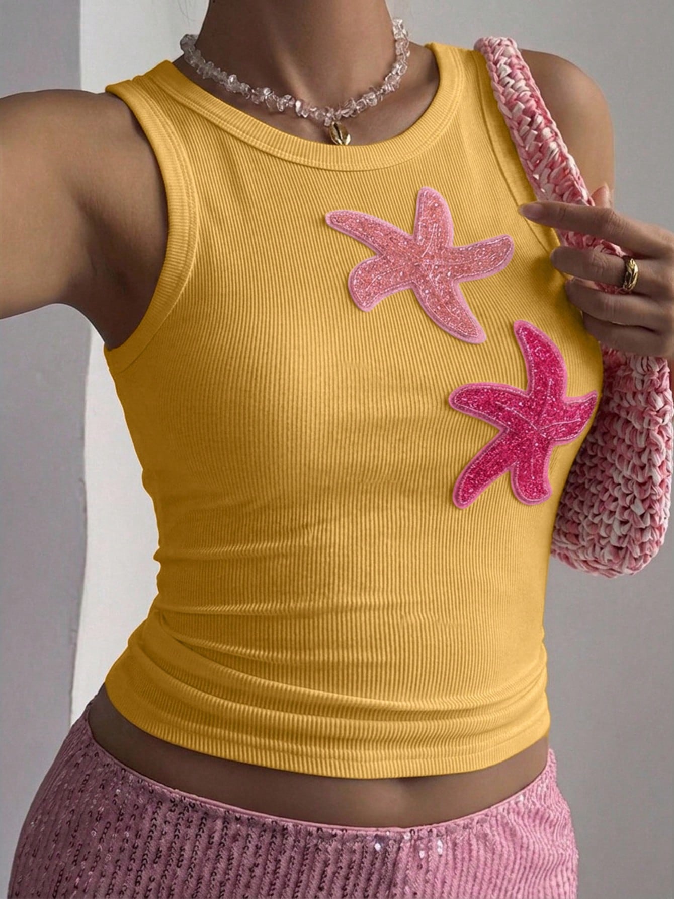 Dazy Plus Starfish 3D Decor White Cropped Top Slim Fit Casual Vacation Style Camisole Sexy Plus Size Women Spring Summer White Tank Top