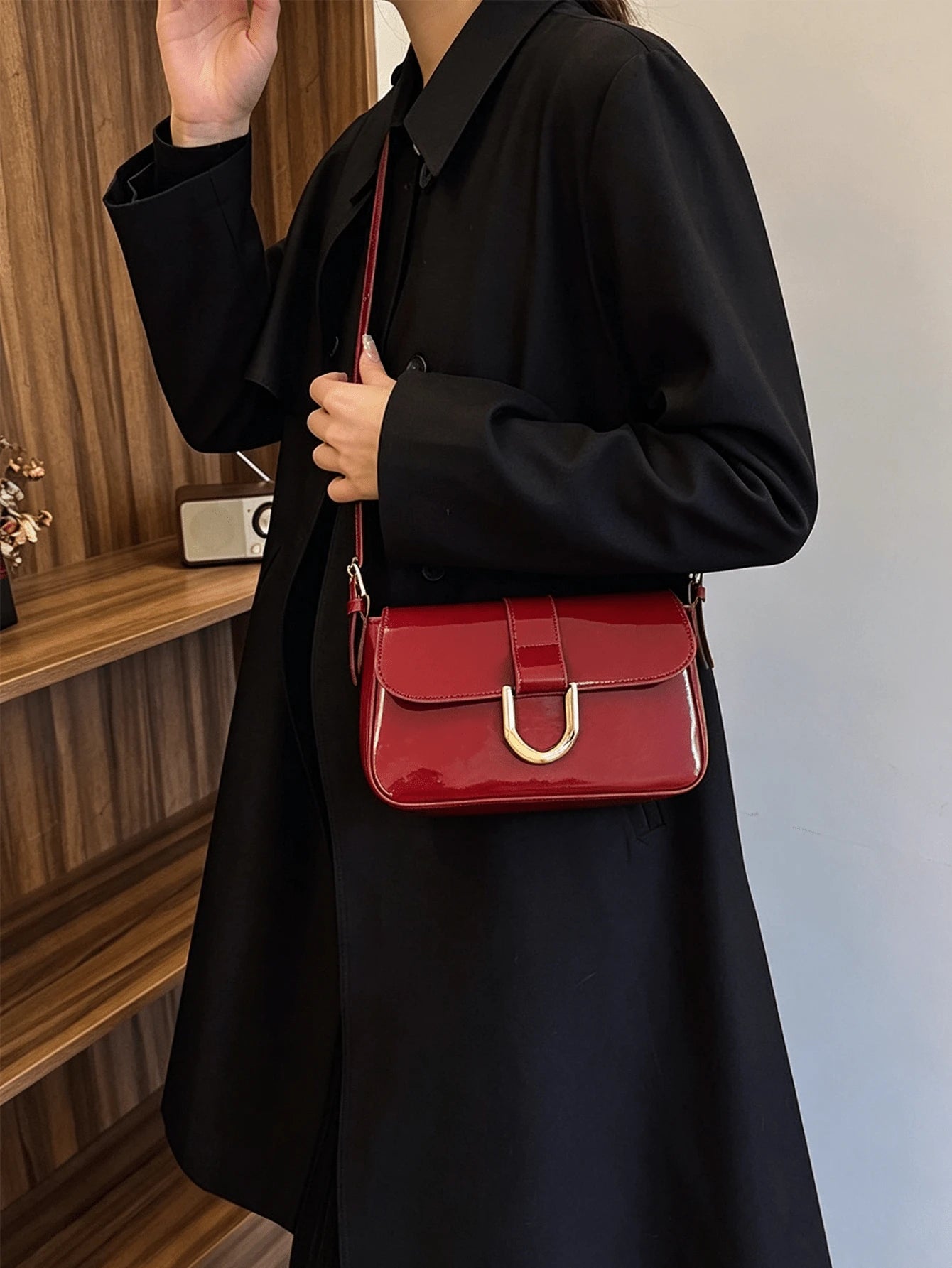 Elegant Horseshoe Buckle Underarm Bag, Shoulder Bag, Glossy Hard Shell, Waterproof StainFree Sleek, Bridal Wedding Prom, Dinner, Party, Dating, Office