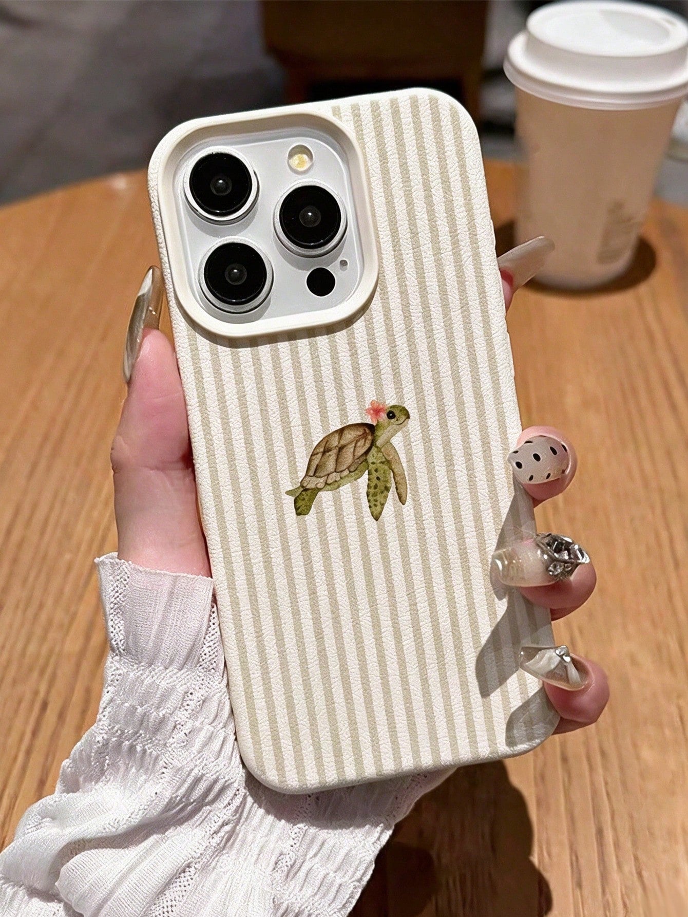 Fashionable Personalized Minimalist Turtle Ocean Element TPU Phone Case, Light Brown Striped Floral Turtle Pattern, Suitable For IPhone17/17Pro/17ProMax/16/16Pro/16ProMax/15/15Pro/15ProMax/14/13/12/11