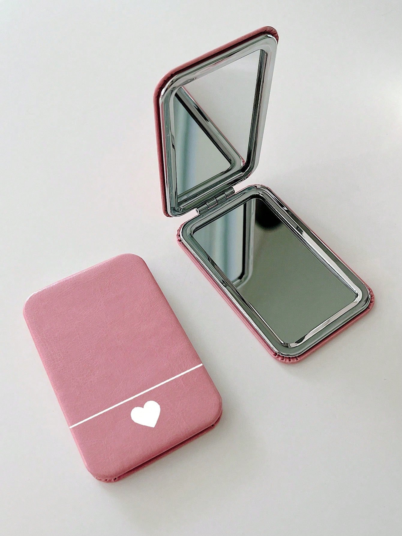 Foldable Heart Pattern Mirror