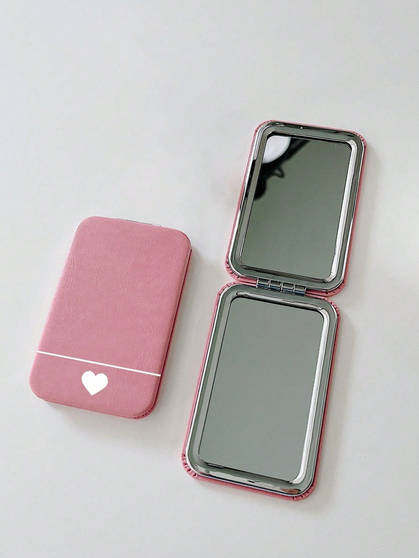 Foldable Heart Pattern Mirror