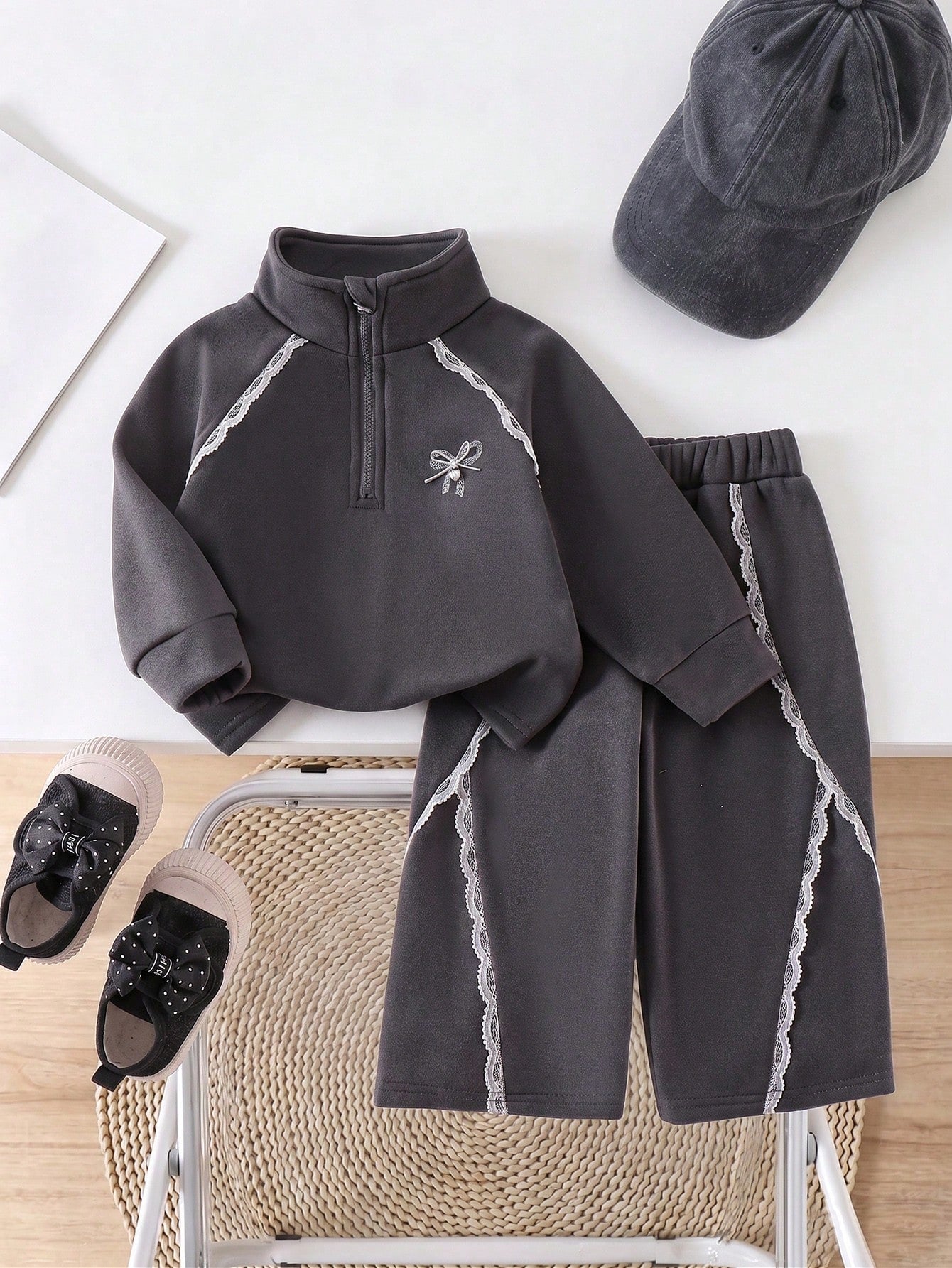 Girls 2-Piece Set, Dark Gray Half-Zip Stand Collar Sweatshirt With Exquisite Lace Trim + Matching Side Lace Flared Pants, Rhinestone Bow & Graphic Print With 3D Tie Bow Design, 2026 Fashion New Style