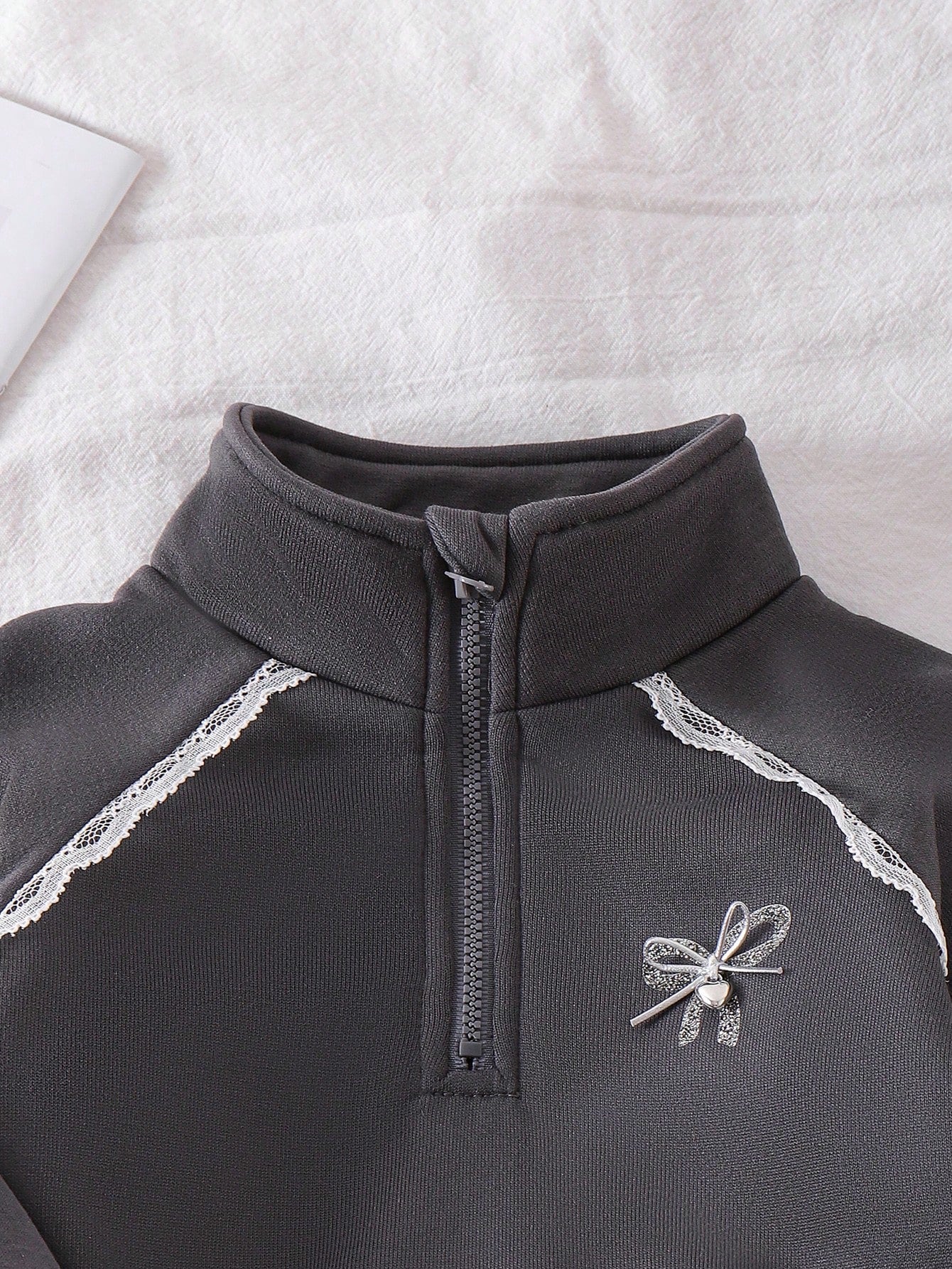 Girls 2-Piece Set, Dark Gray Half-Zip Stand Collar Sweatshirt With Exquisite Lace Trim + Matching Side Lace Flared Pants, Rhinestone Bow & Graphic Print With 3D Tie Bow Design, 2026 Fashion New Style