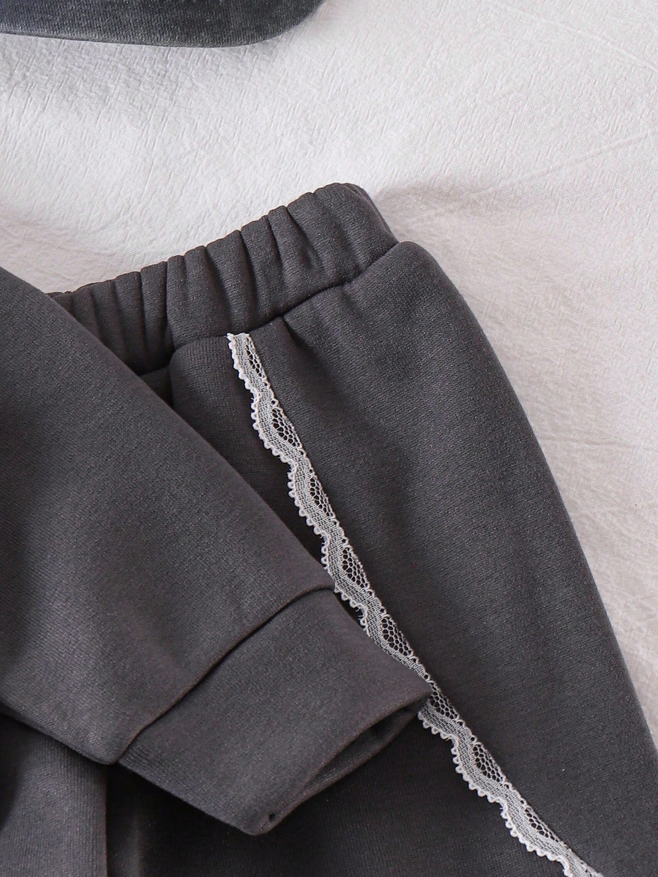 Girls 2-Piece Set, Dark Gray Half-Zip Stand Collar Sweatshirt With Exquisite Lace Trim + Matching Side Lace Flared Pants, Rhinestone Bow & Graphic Print With 3D Tie Bow Design, 2026 Fashion New Style