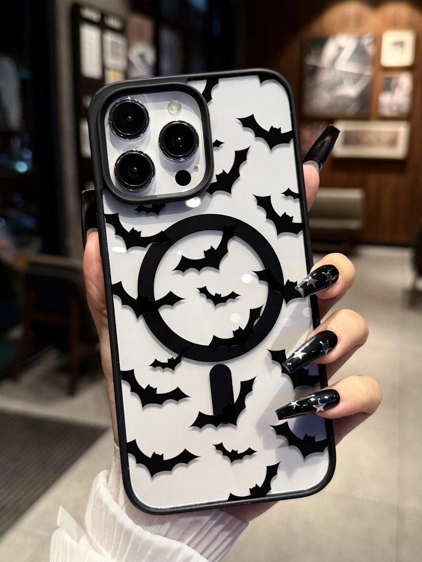 Gothic Style Black Bat Patterns Fashion 1pc Creative Acrylic Personalized Pattern Magnetic Wireless Charging Anti-Drop Phone Case Compatible With Iphone 16 15 14 13 12 11 Pro Max, Transparent Apple Ph