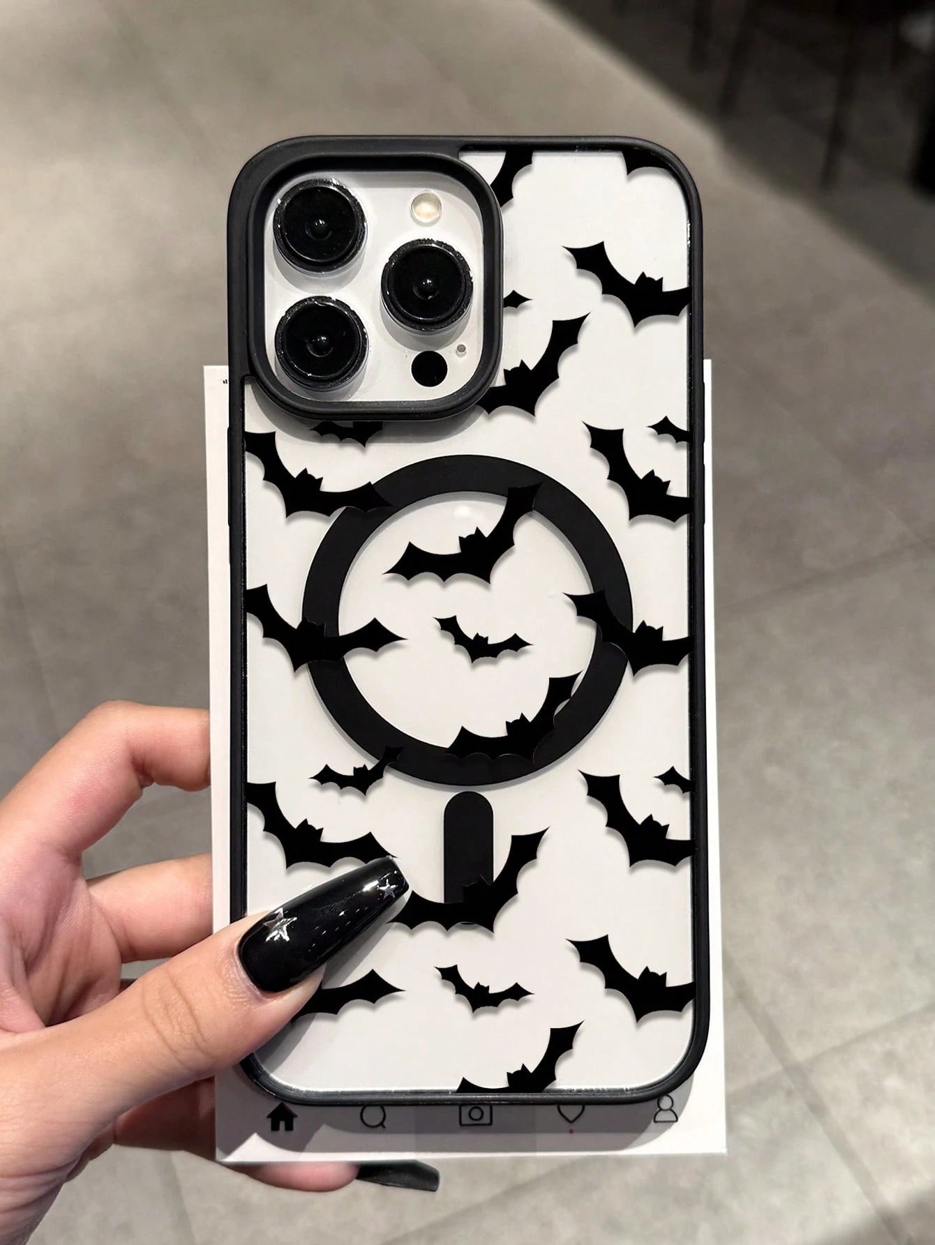 Gothic Style Black Bat Patterns Fashion 1pc Creative Acrylic Personalized Pattern Magnetic Wireless Charging Anti-Drop Phone Case Compatible With Iphone 16 15 14 13 12 11 Pro Max, Transparent Apple Ph