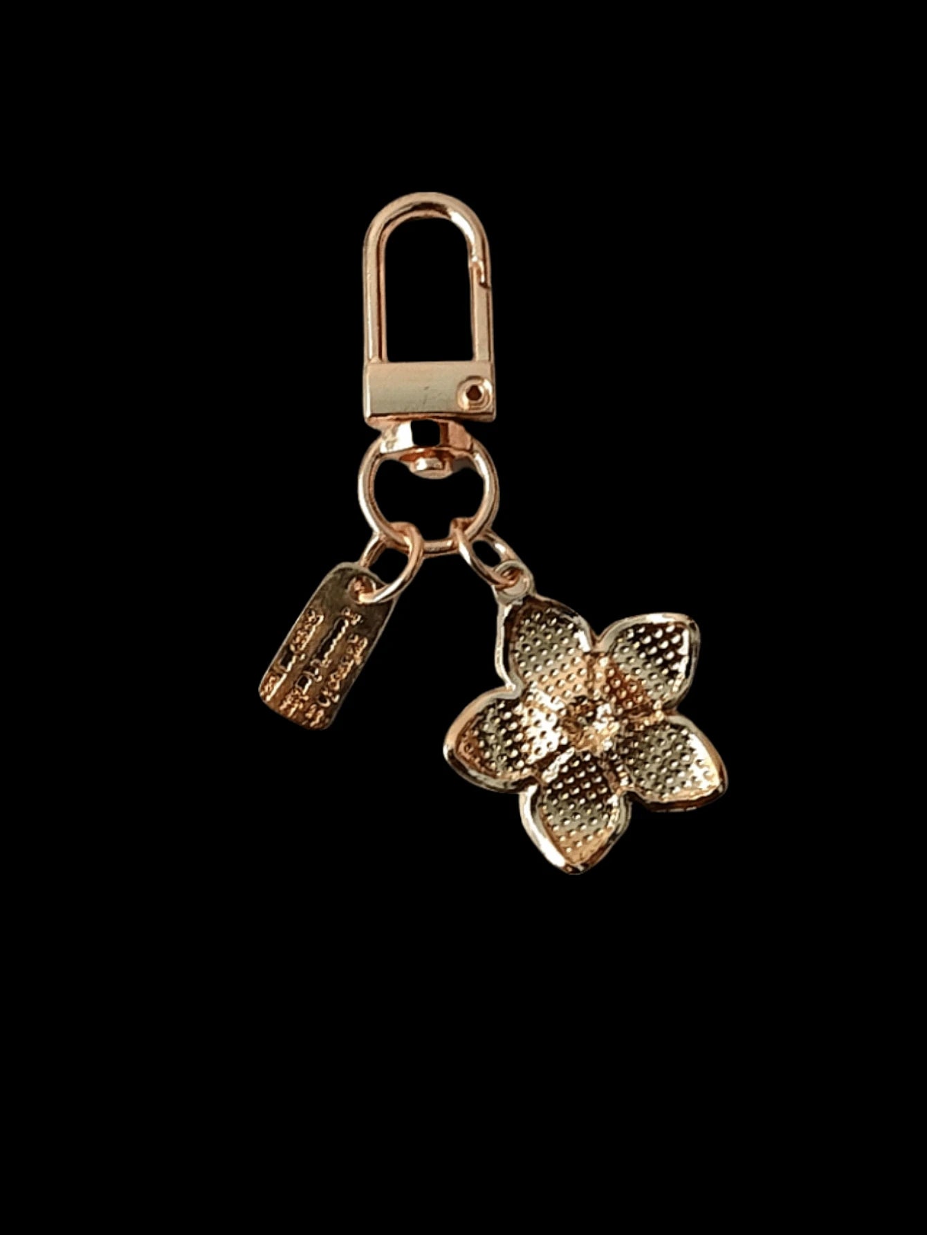 HAILIAN 1pc Alloy Material Cherry Blossom Shaped Keychain With Light & Graceful Blossom And Square Plate, Suitable For Bag Pendant, Car Keychain, Couple Birthday & Festival Gift