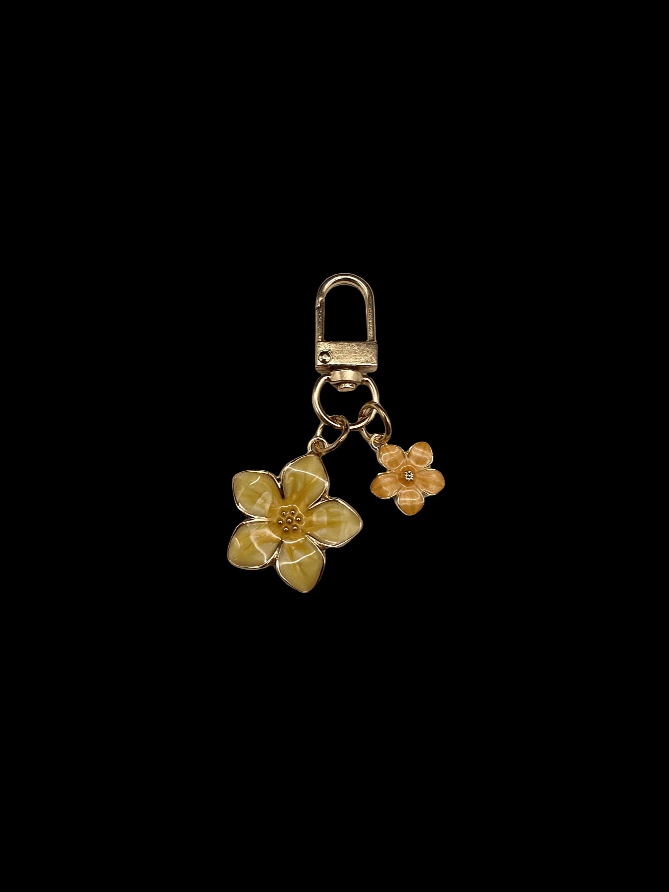 HAILIAN 1pc Alloy Sakura Flower Shaped Lightweight Key Chain Suitable For Bag Charm Car Key Chain Couples And Holiday Gifts Gifts For Women Valentines