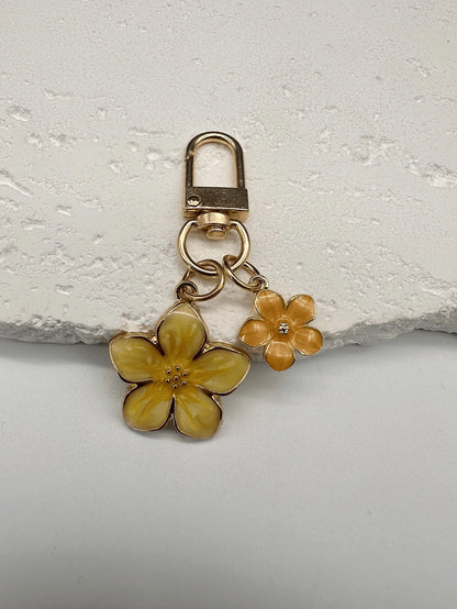 HAILIAN 1pc Alloy Sakura Flower Shaped Lightweight Key Chain Suitable For Bag Charm Car Key Chain Couples And Holiday Gifts Gifts For Women Valentines