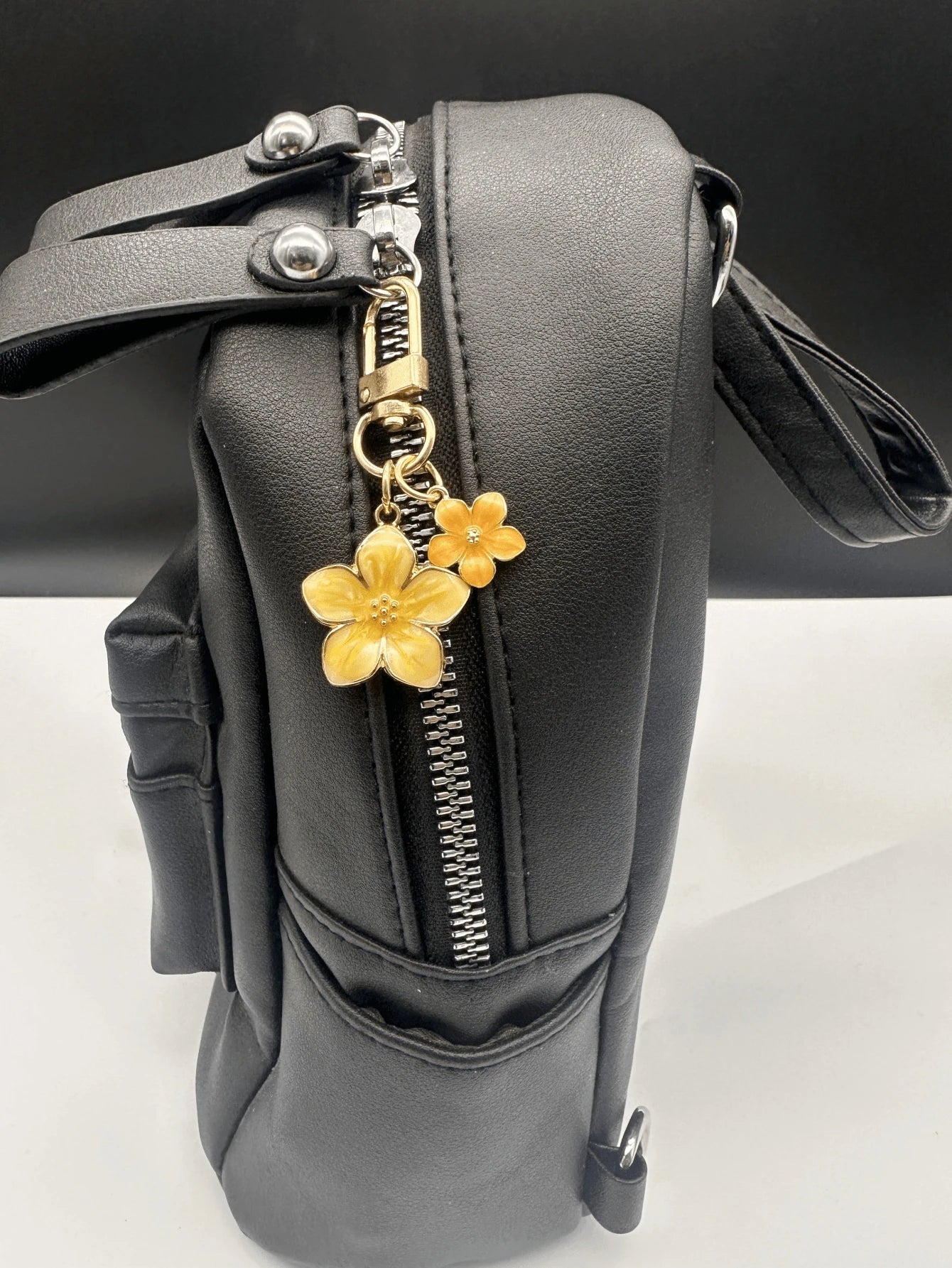 HAILIAN 1pc Alloy Sakura Flower Shaped Lightweight Key Chain Suitable For Bag Charm Car Key Chain Couples And Holiday Gifts Gifts For Women Valentines