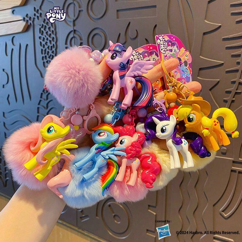 Hasbro MY LITTLE PONY My Classic Pom Pom Keychain, Includes Twilight Sparkle/Rainbow Dash/Applejack/Rarity/Fluttershy/Pinkie Pie, Creative Bag Charm