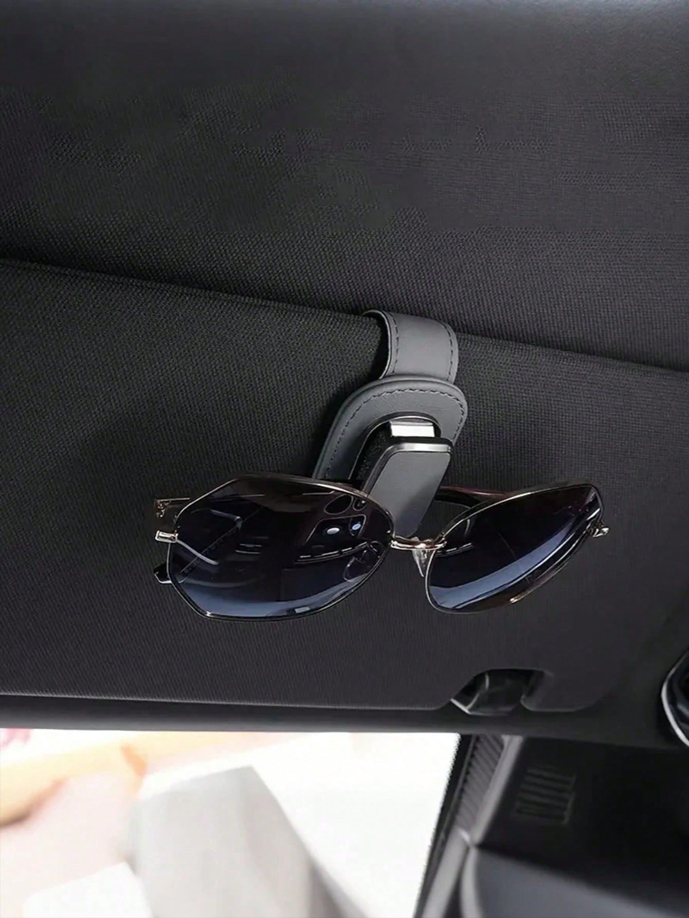 High-Quality PU Leather & Metal Car Sun Visor Glasses Holder- Universal Clip-On Design Fits 99% Of Vehicles, Strong Elastic Clip, Scratch-Resistant, Easy Installation, Holds Eyeglasses, Fashion Glass