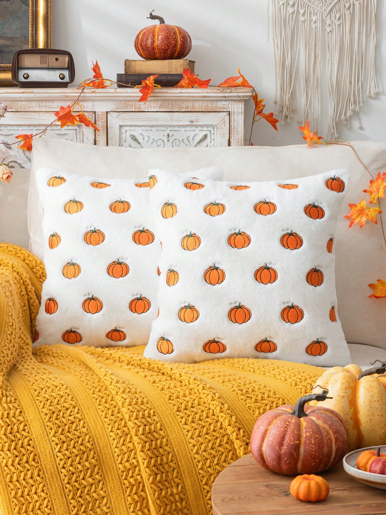 Homemorelove 1/2pcs PV Velvet Small Pumpkin Embroidered Pillow Case, Autumn Decor, Thanksgiving, Halloween Atmosphere Home Decoration Throw Pillow, Suitable For Living Room, Bedroom, Sofa, Pillow Inse