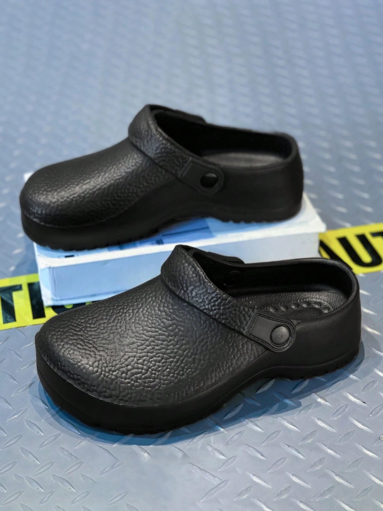 Ladies' Large Size High-Quality Design Kitchen Work Shoes – Soft-Soled Footwear, Thick Padding For Comfort, Versatile For Both Professional And Casual Use Throughout The Seasons. Ideal For Sports, Hom