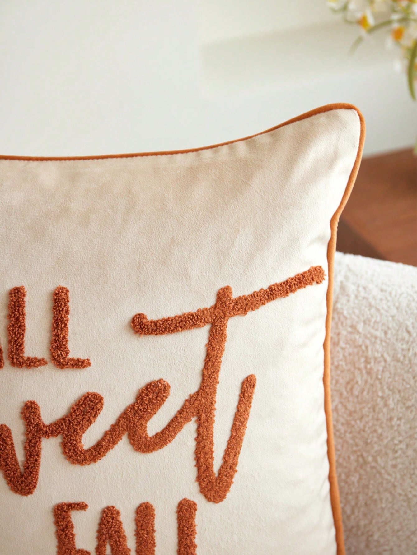 LCUHPCL 1pc Fall Sweet Fall Velvet 3D Embroidered Pillow Case, Autumn Vibe, Suitable For Bedroom, Living Room, Sofa