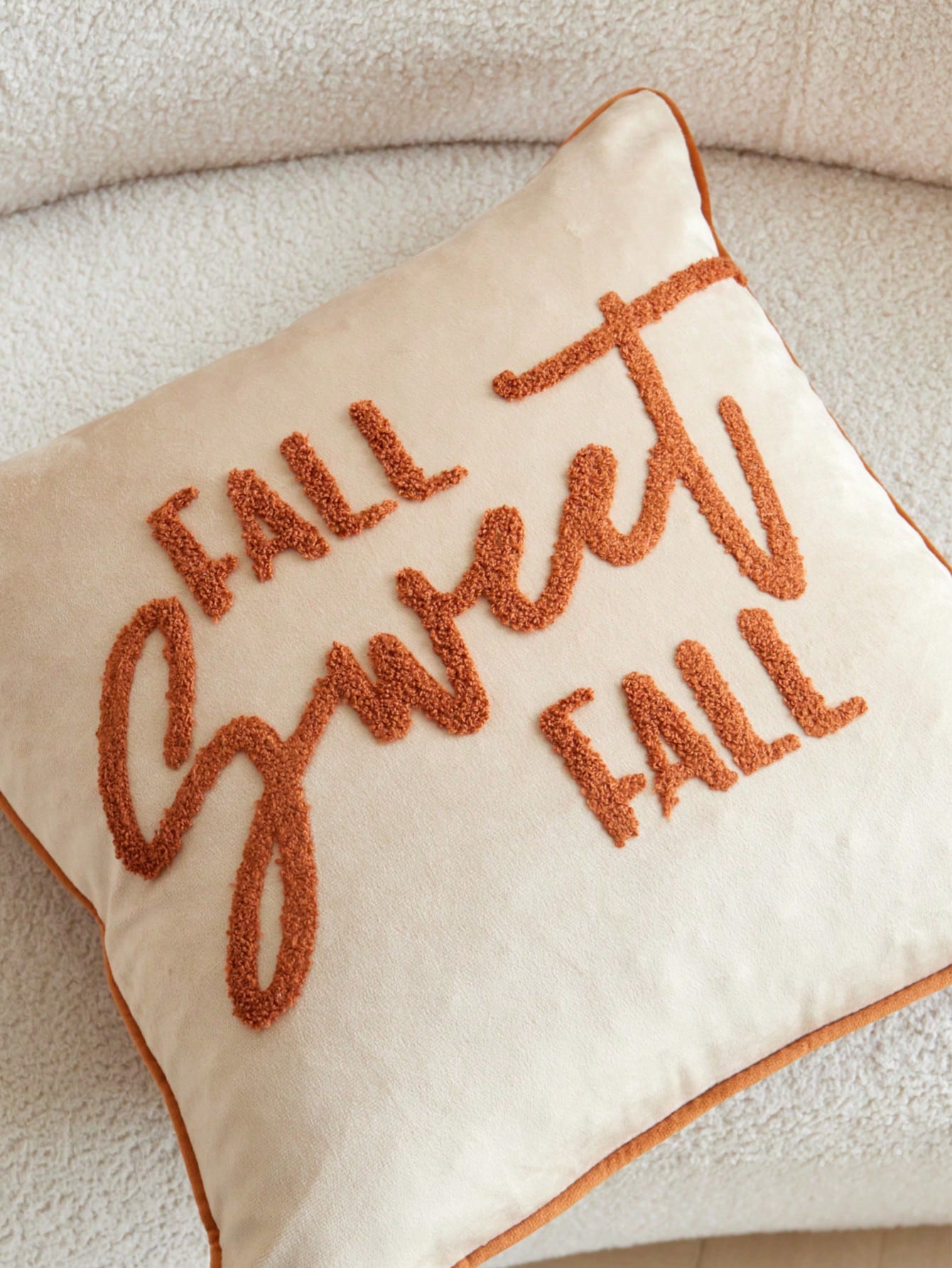 LCUHPCL 1pc Fall Sweet Fall Velvet 3D Embroidered Pillow Case, Autumn Vibe, Suitable For Bedroom, Living Room, Sofa