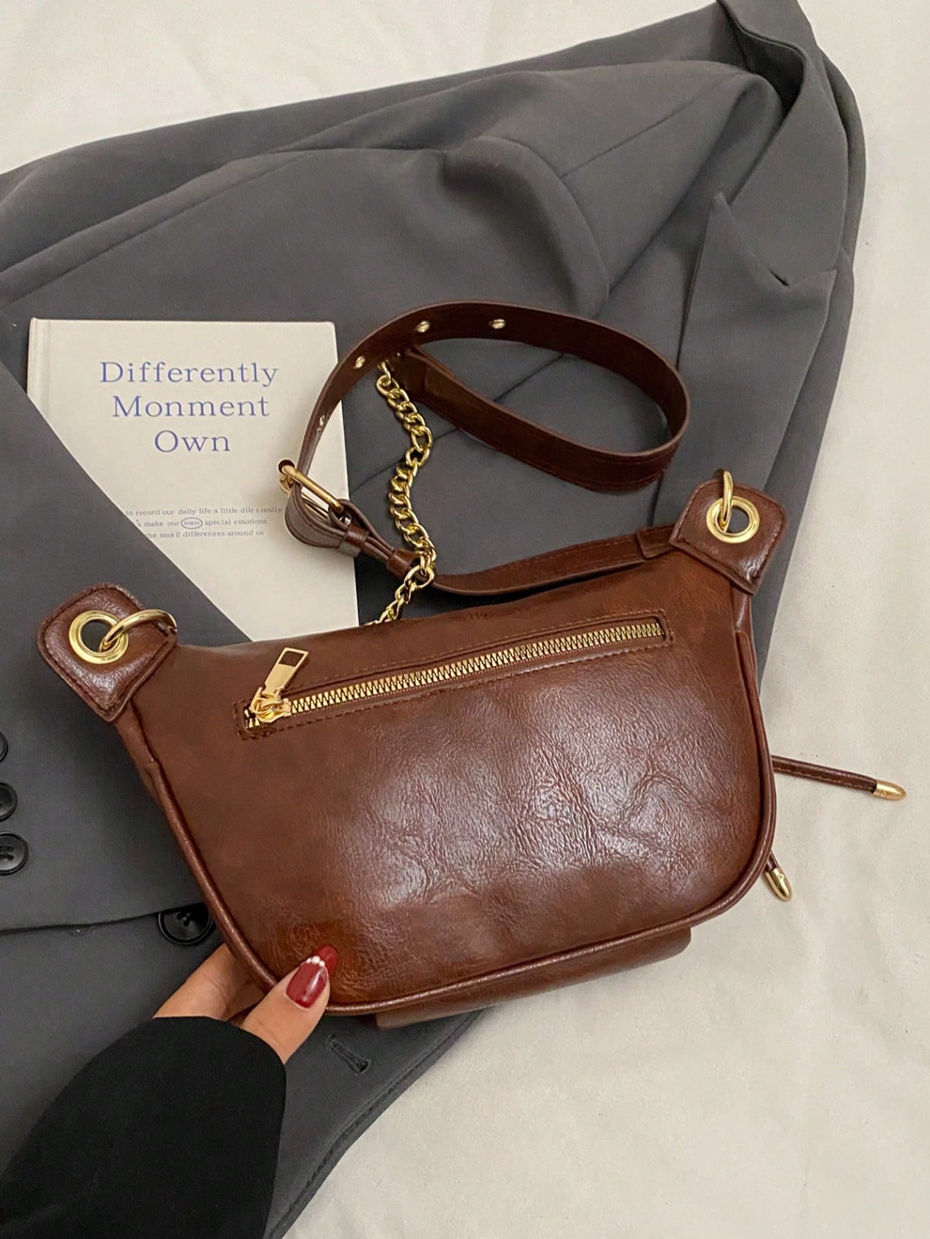 Livesso New Retro Niche Design Handbag, Women's Fashion Wide Strap Crossbody Bag, Casual Versatile Chest Bag/Waist Bag